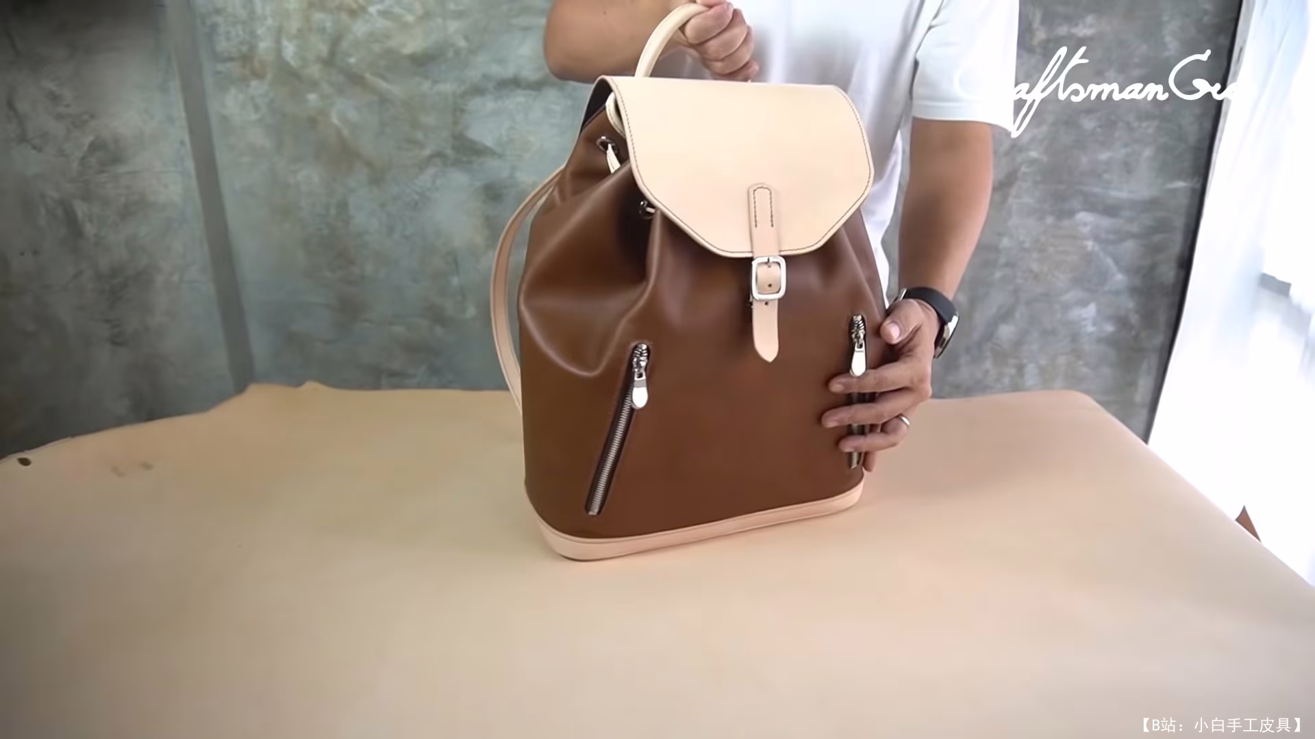 Craftsmangus 免费皮革女式抽绳翻盖背包版型 - 2