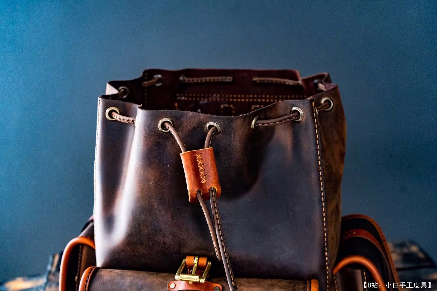 来自 Creative Awl 的带侧袋的免费冒险背包版型 - 10