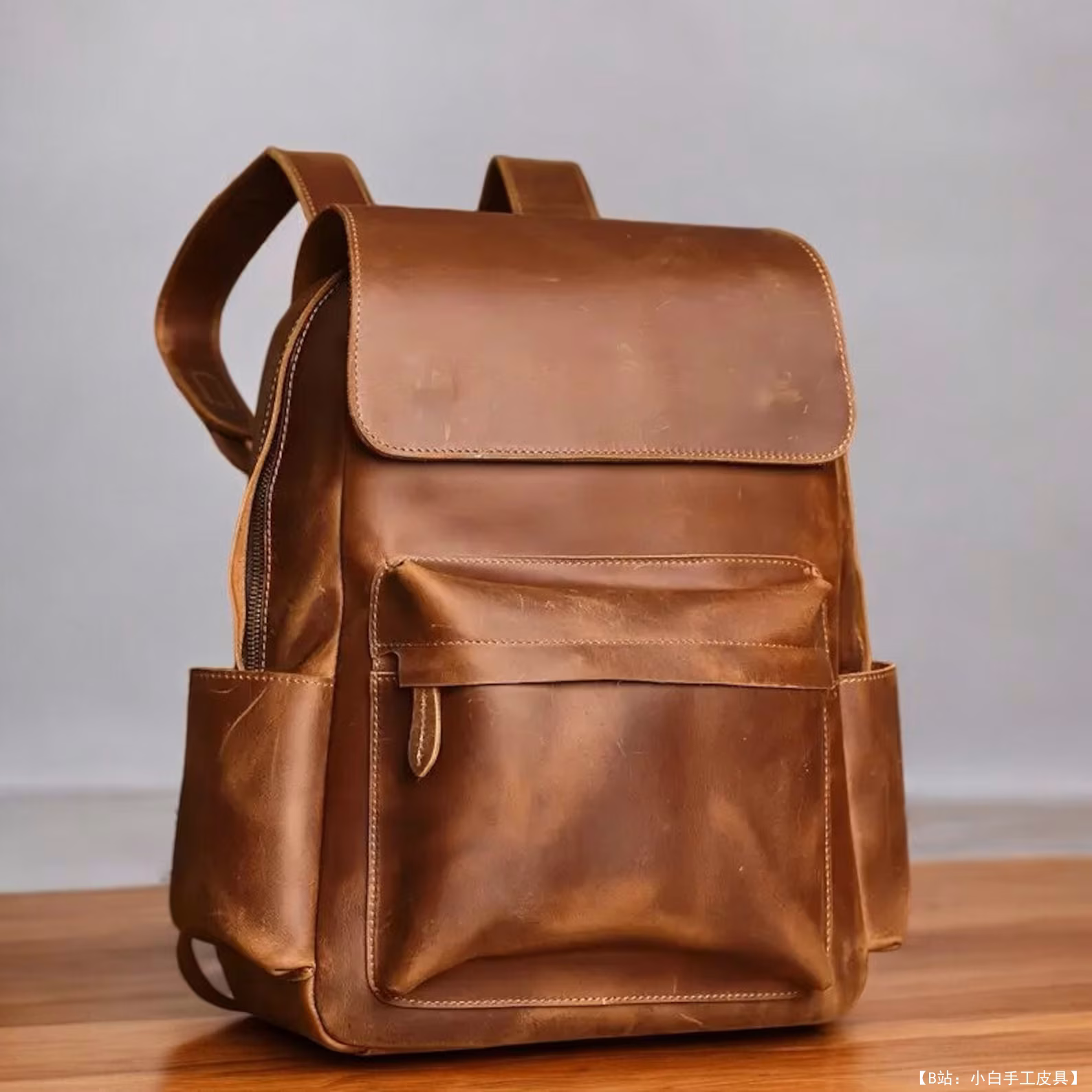 免费皮革背包版型，带翻盖和前袋，由 FloresPatterns 设计 - 2