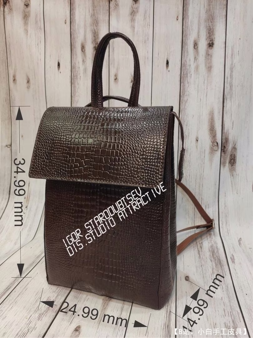 Studio Attractive 提供的免费皮革背包模板 - 1