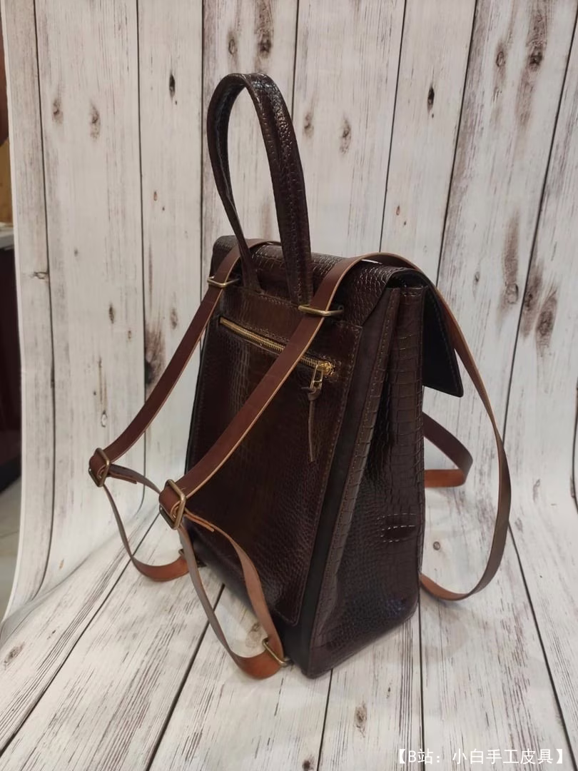 Studio Attractive 提供的免费皮革背包模板 - 2