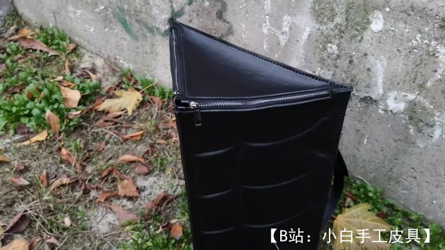 来自 Leathercraft 的免费版型皮革大三角背包 - 2