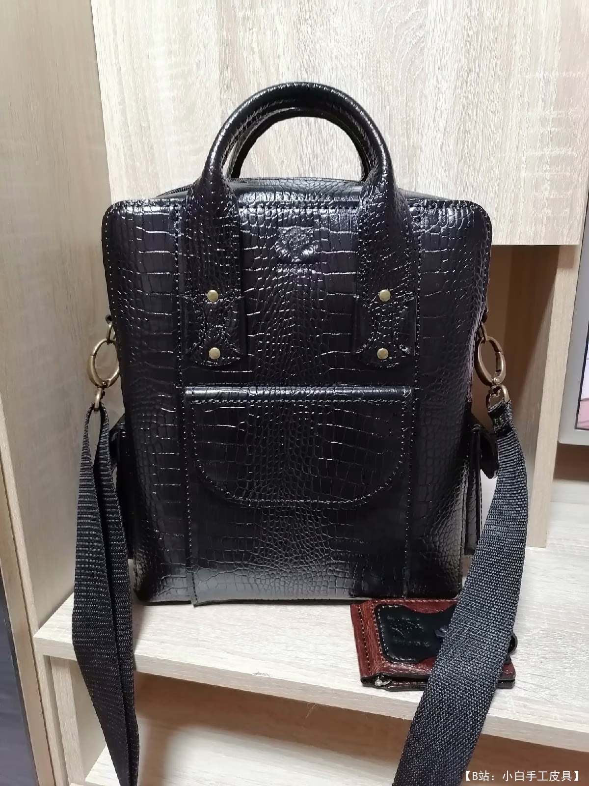 Mark Nikolai Leather 提供免费 Luna 单肩包版型 - 3