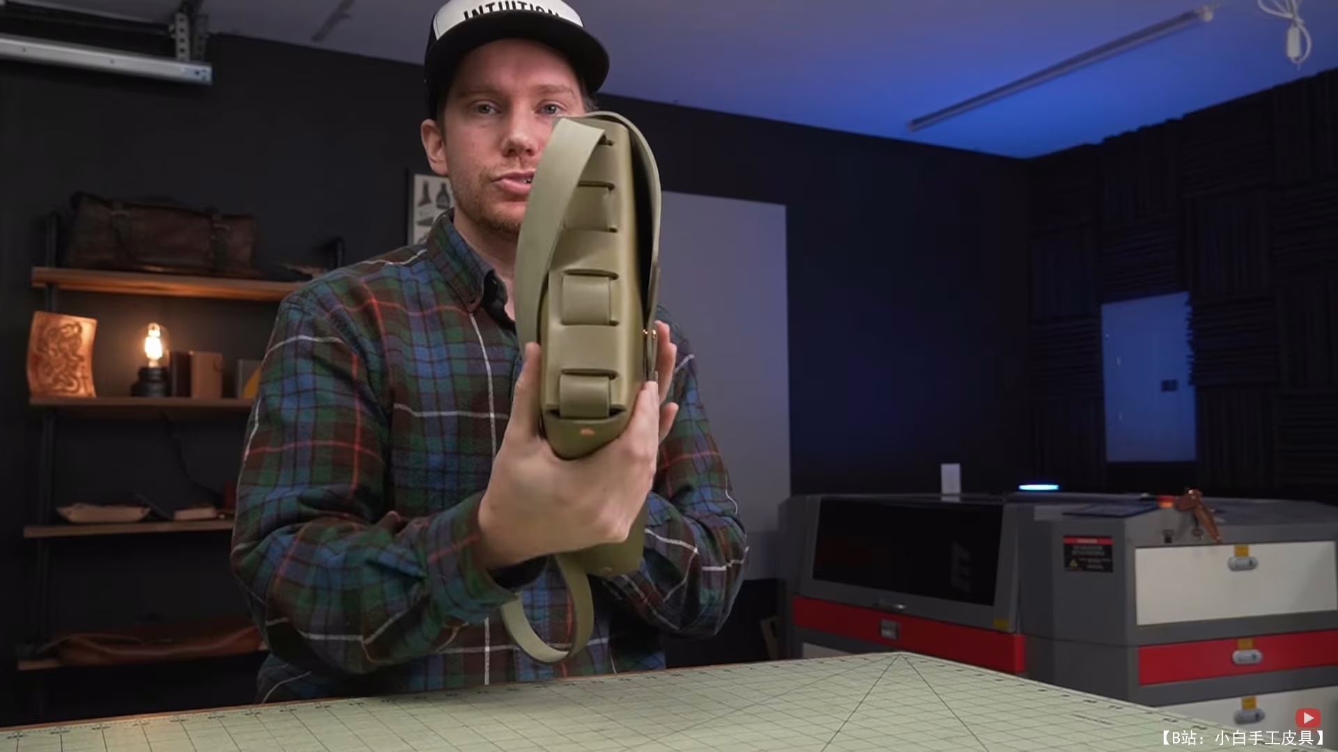 免费 Makesupppp 皮革斜挎包模板 - 2