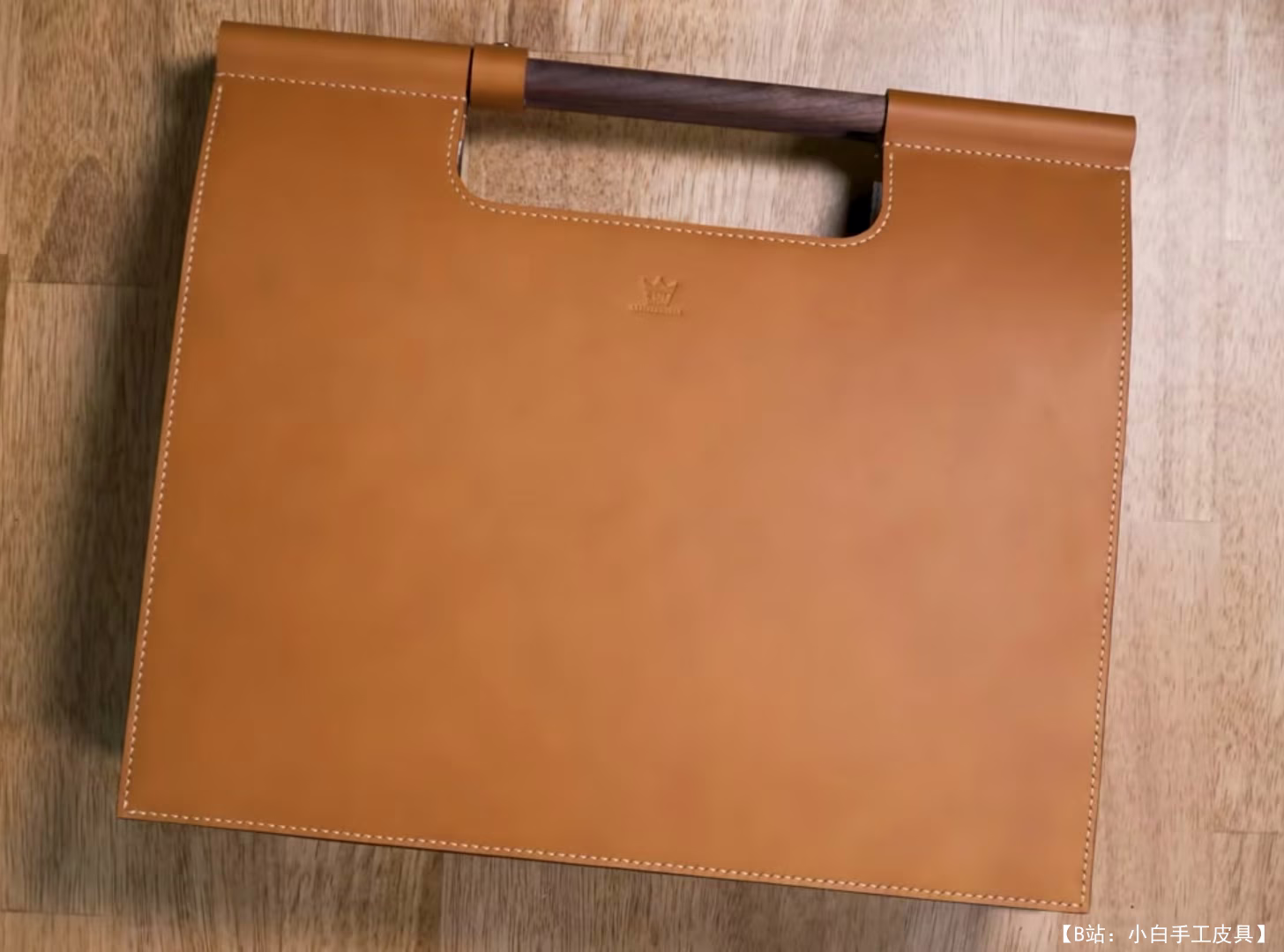 SNM Leatherworks 的免费版型木柄公文包 - 1