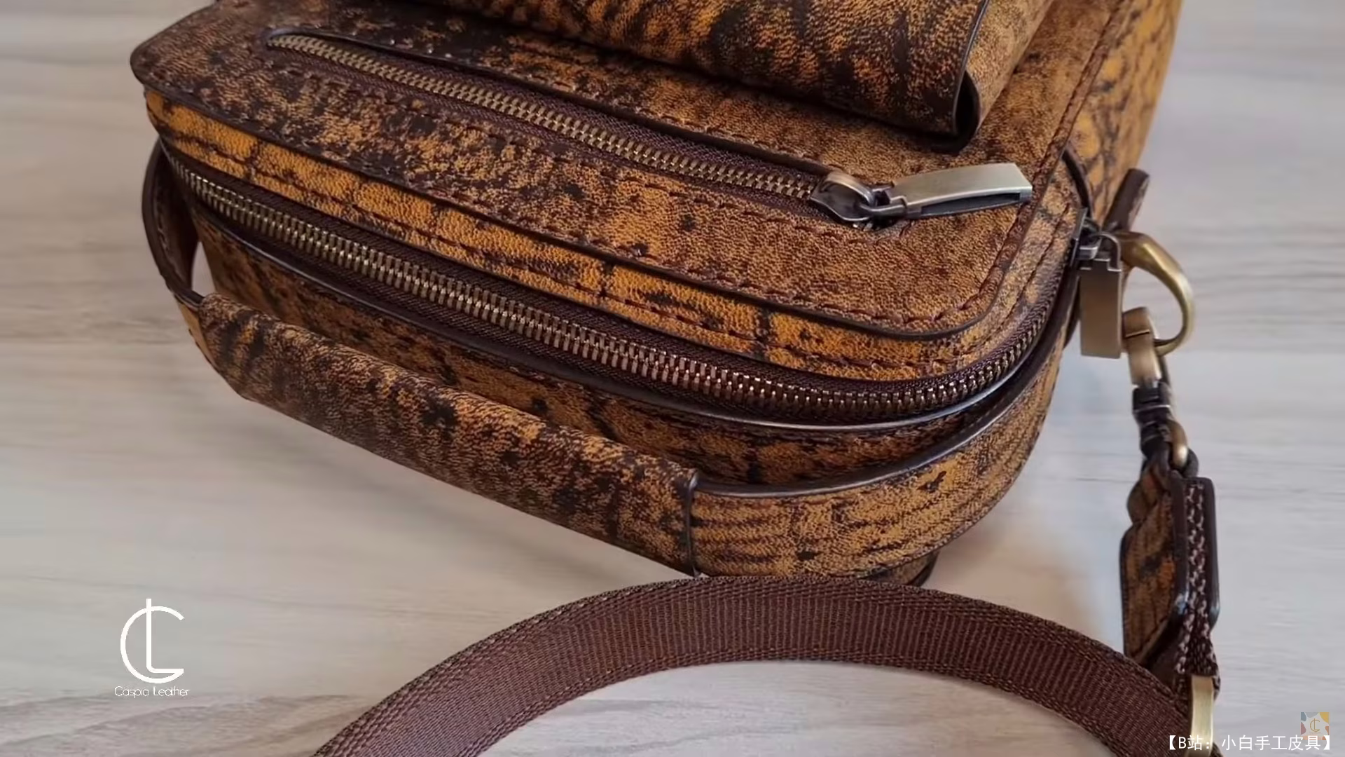 Caspia Leather 的免费版型斜挎包 - 4