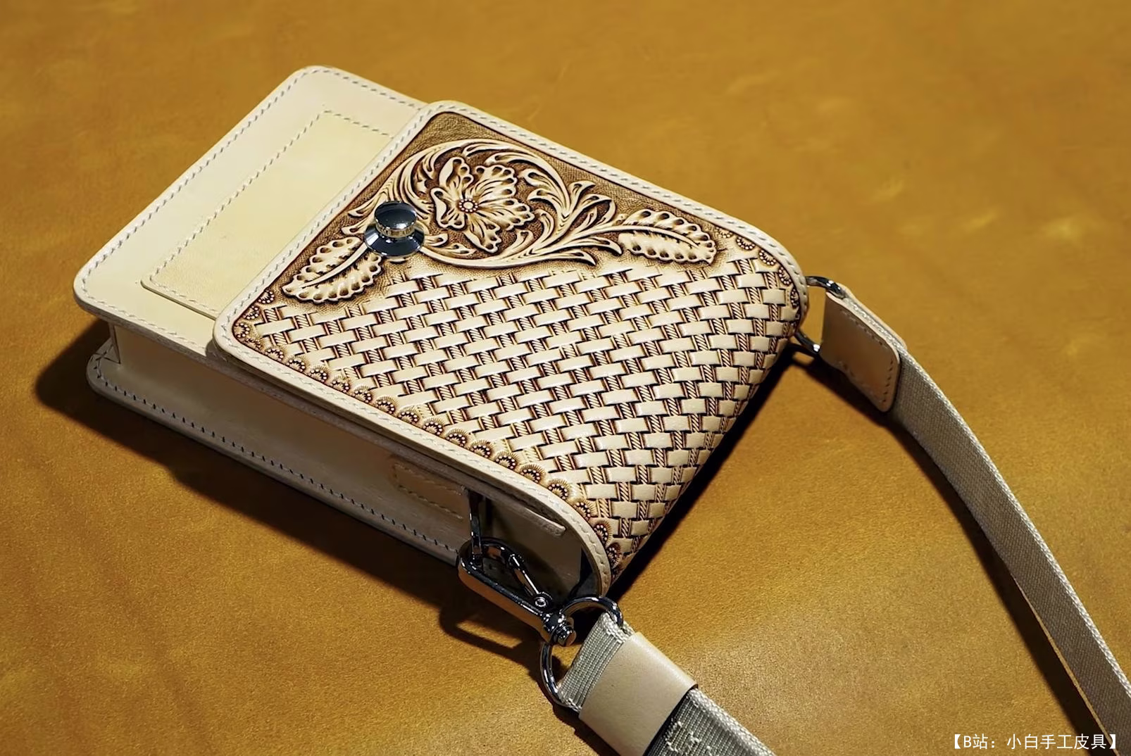 免费版型皮革迷你斜挎包 2 - 1