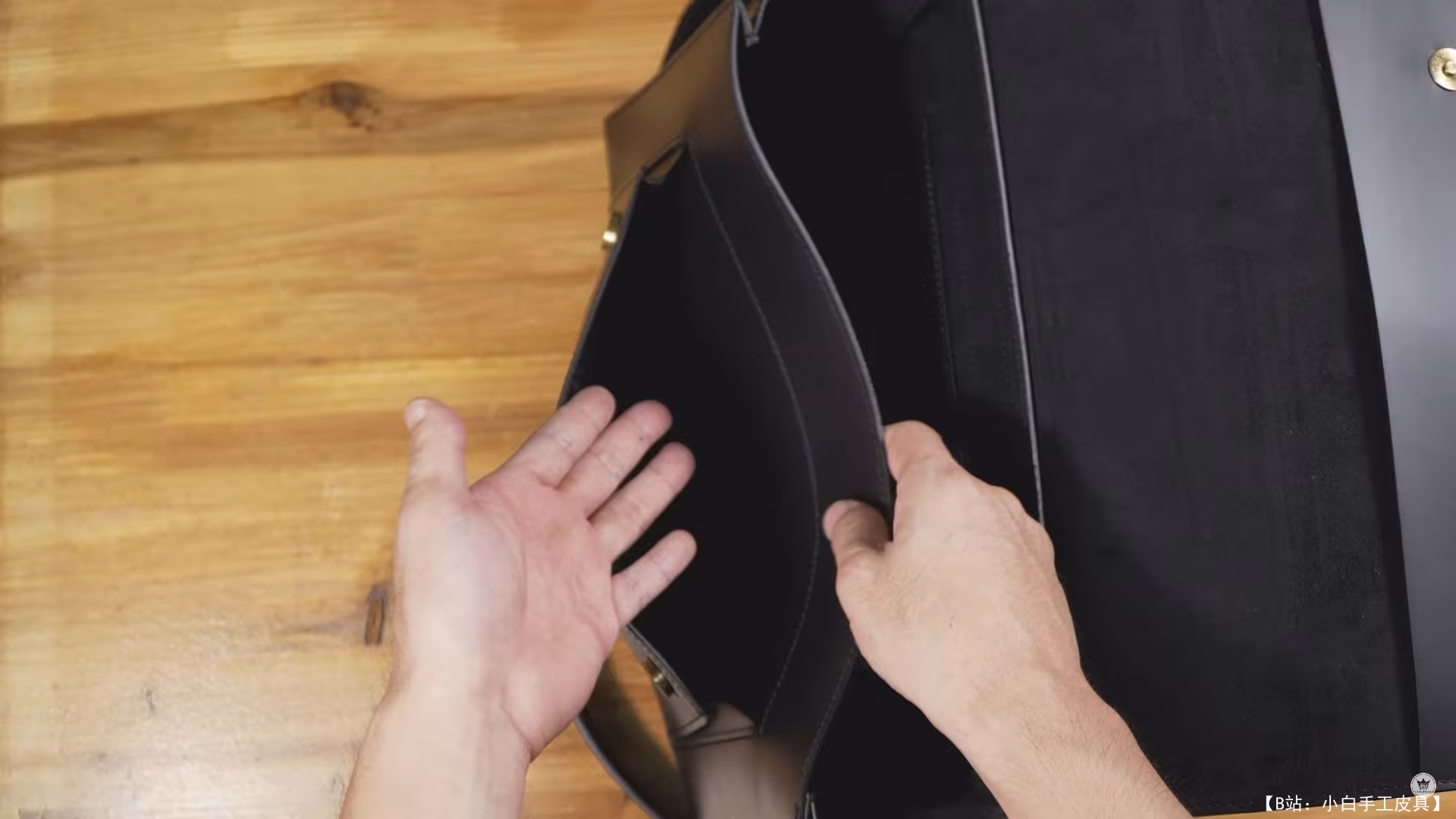 Sieun Leatherworks 免费版型男士邮差包 - 6