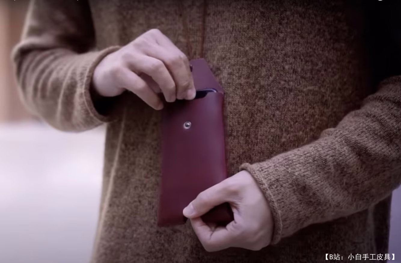 适用于 iPhone 的免费版型颈包 - 2