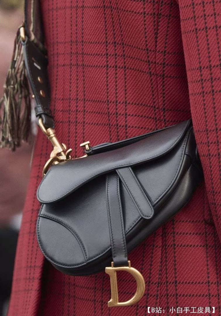 Studio Attractive 的 Dior 单肩包马鞍免费版型 - 1