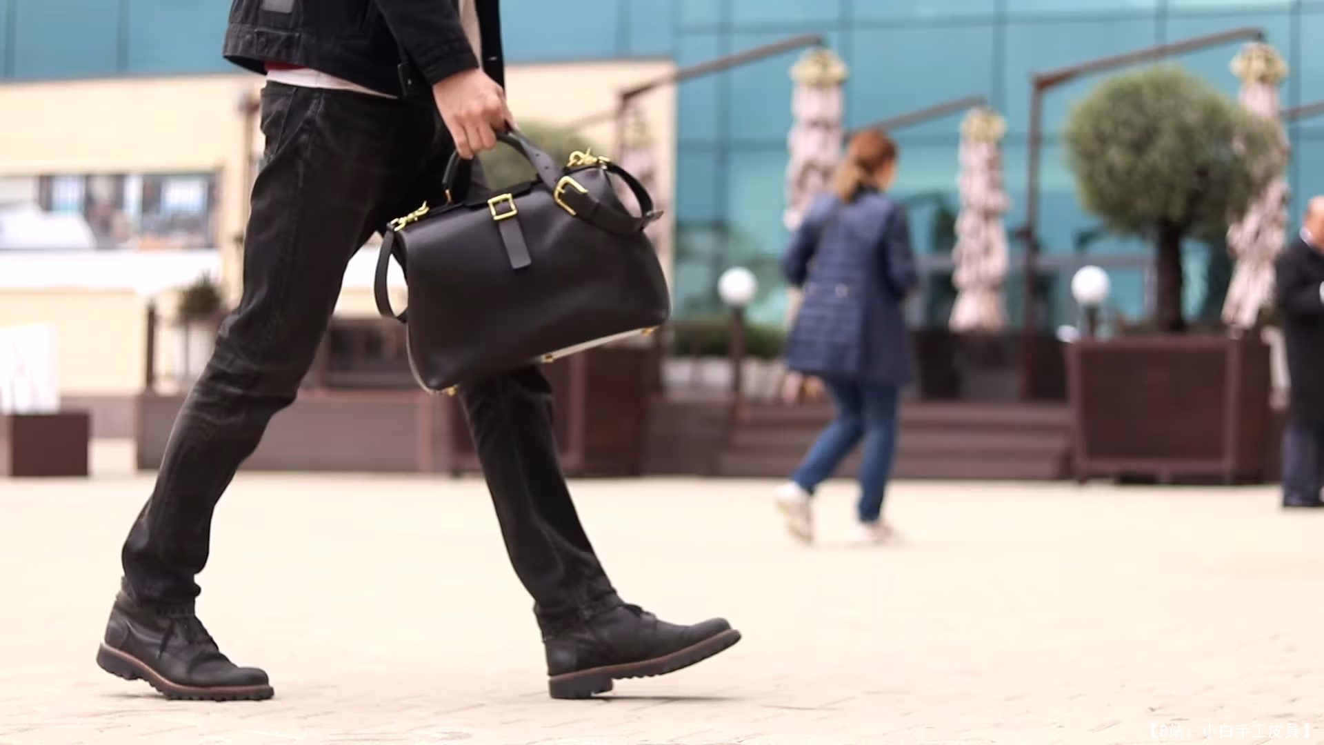 Mountain Land 的免费版型挎包 - 1