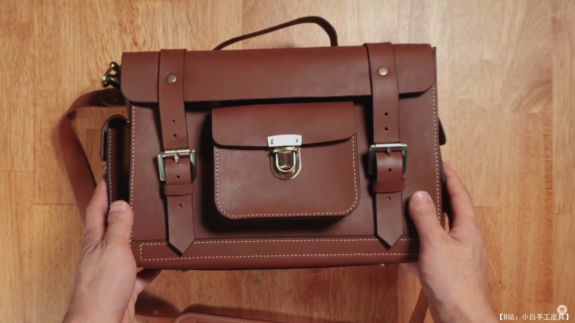 摄影师免费版型套装：复古相机包 + 手带和肩带 - 1