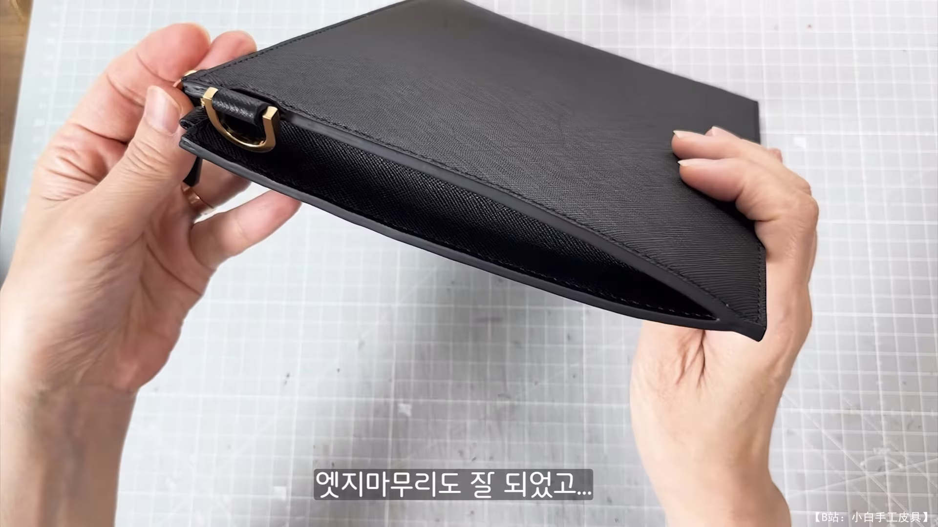 来自 Studio Ganol 的免费版型时尚拉链手拿包 - 2