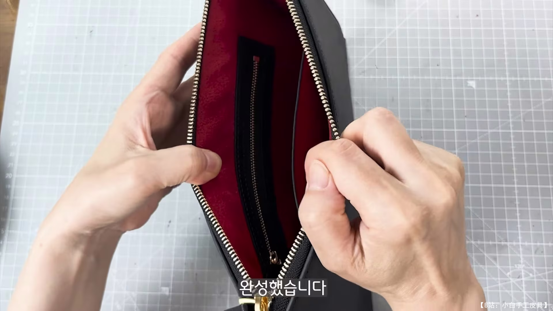 来自 Studio Ganol 的免费版型时尚拉链手拿包 - 4