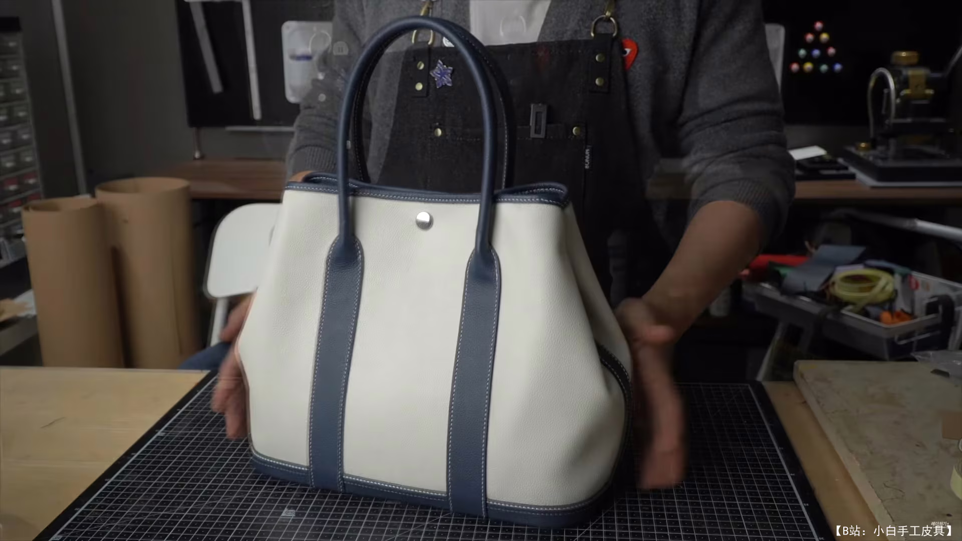 Leather plus 免费版型女士手提包 - 2