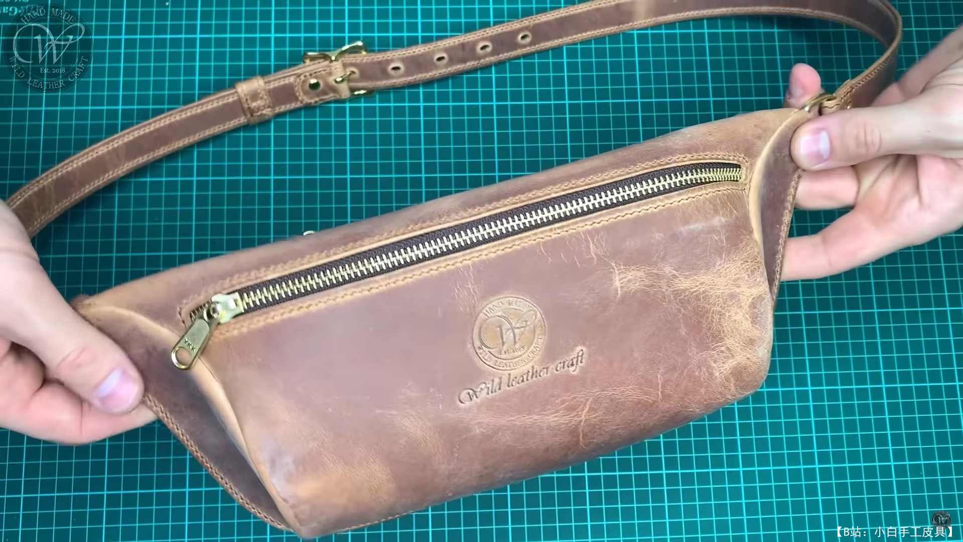 Max L'ermite 设计的免费模板香蕉腰包 - 1