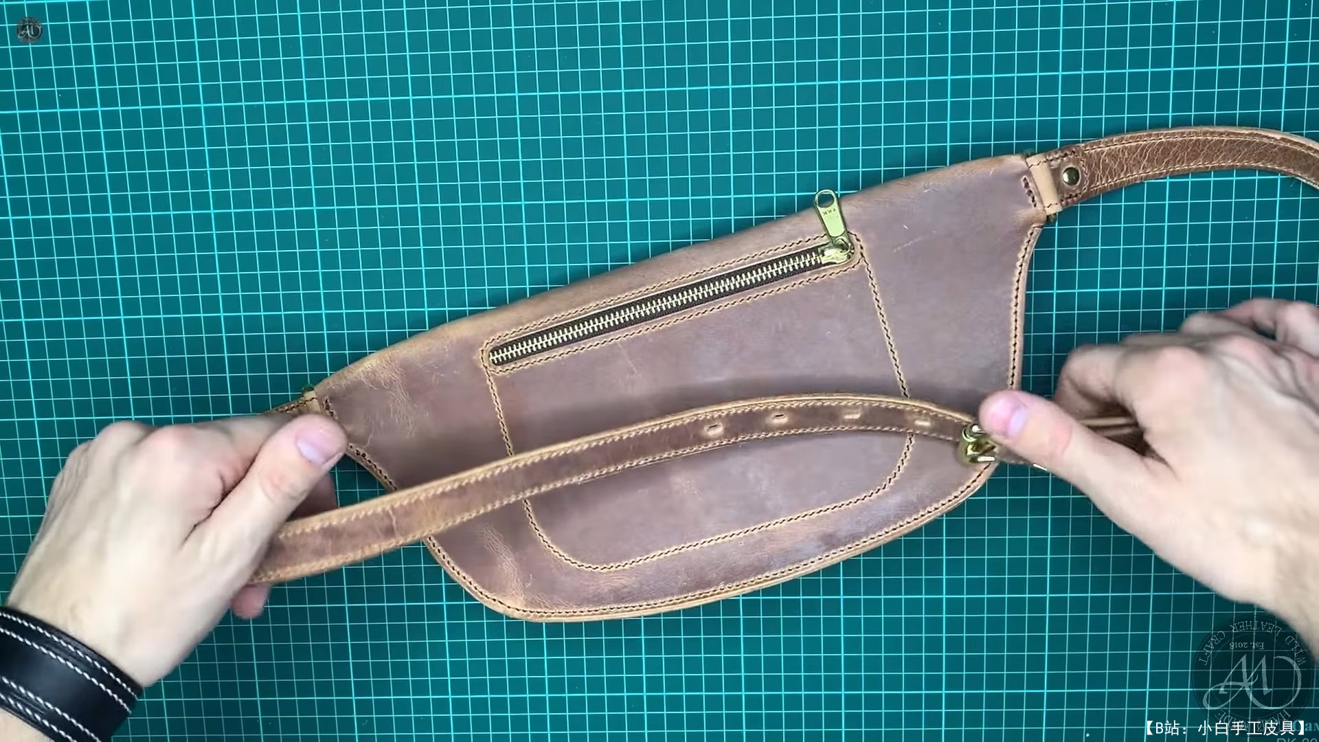 Max L'ermite 设计的免费模板香蕉腰包 - 3