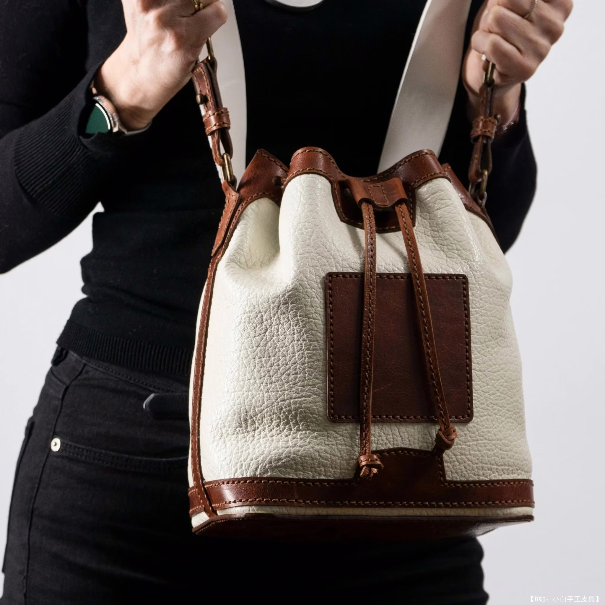 VasileandPavel 皮革版型水桶包 Aria - 5