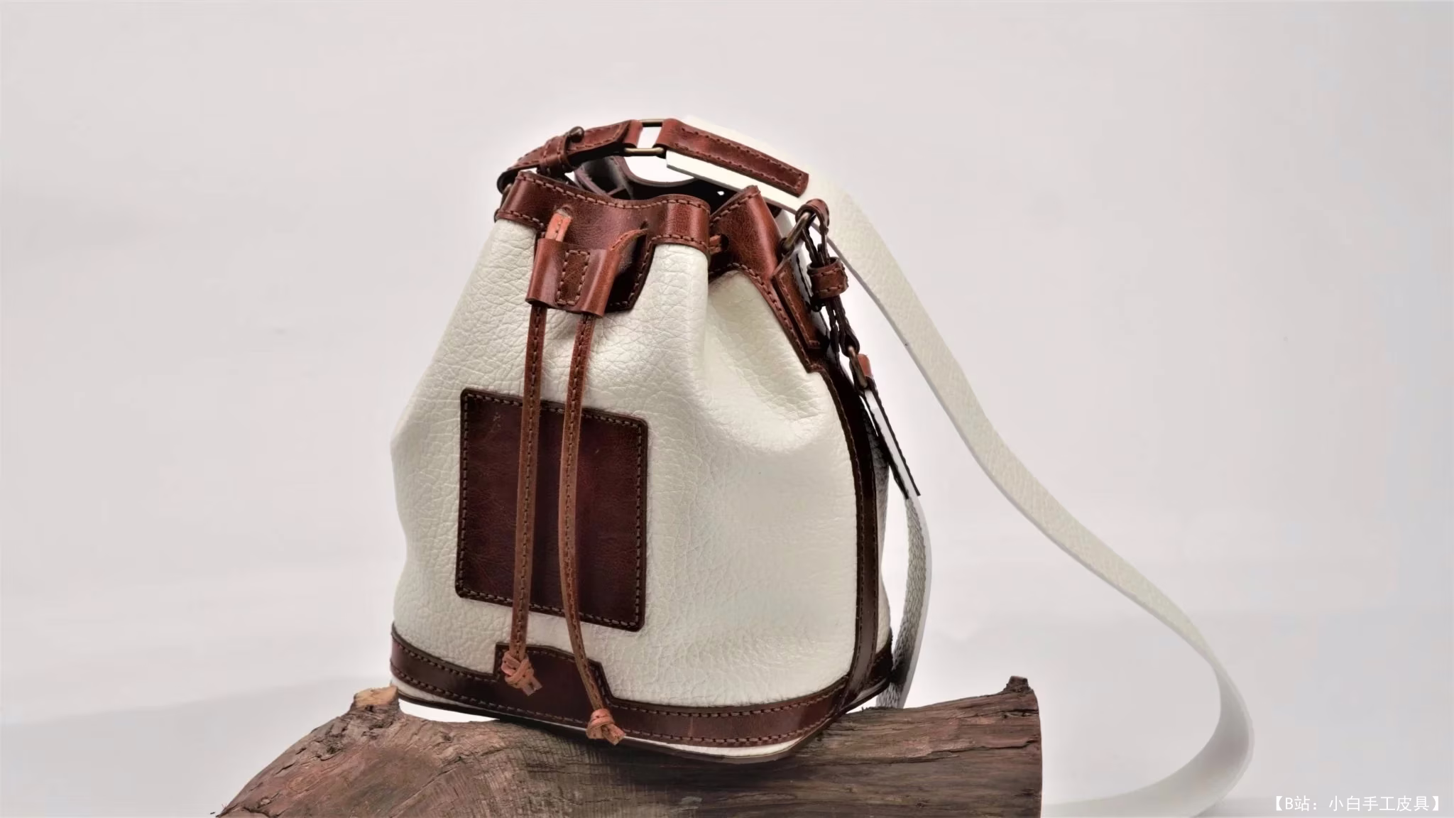 VasileandPavel 皮革版型水桶包 Aria - 8