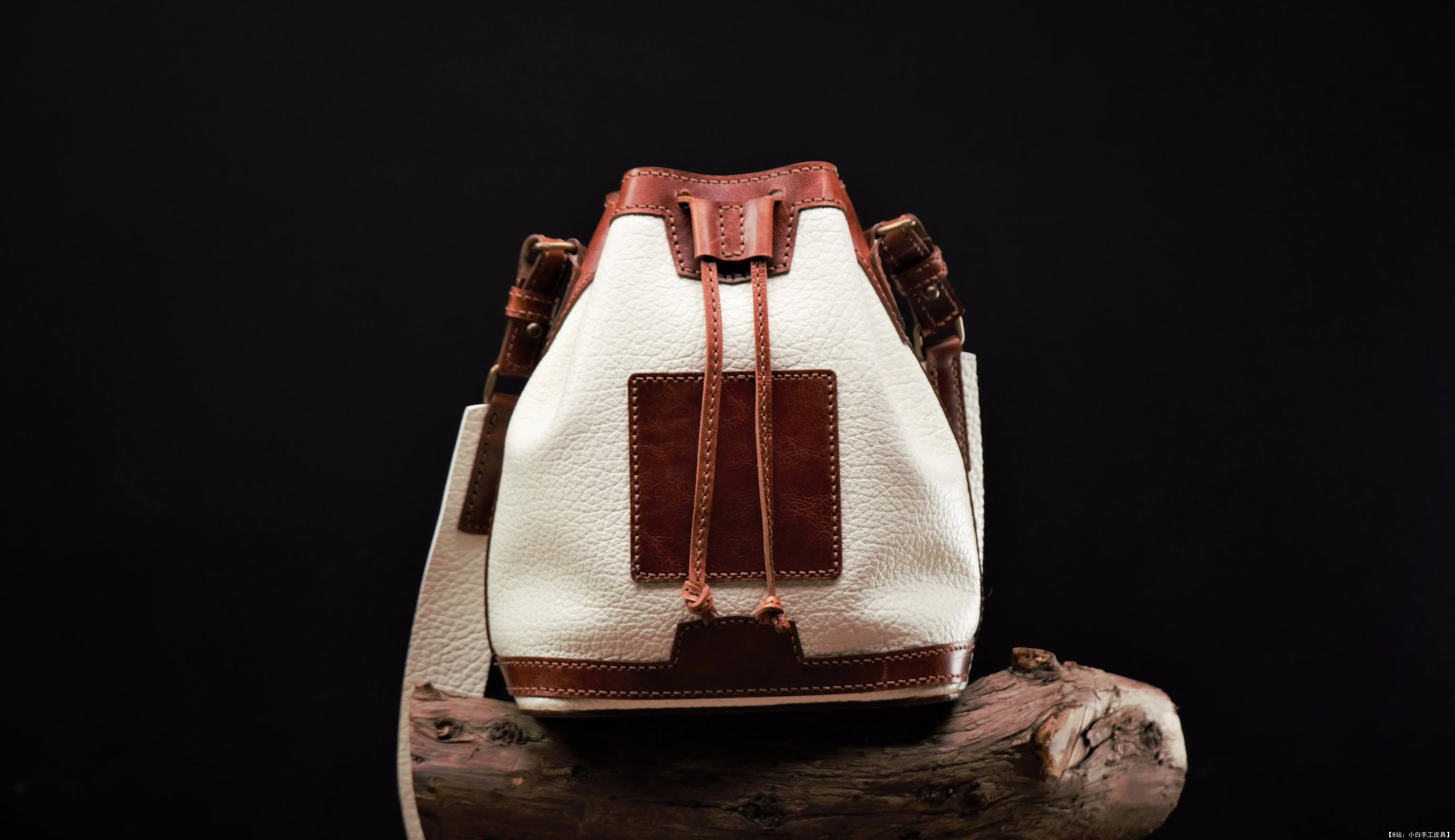 VasileandPavel 皮革版型水桶包 Aria - 9