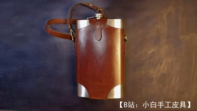 免费版型皮革酒壶 ~ 64 盎司，来自 GizmoLT - 1