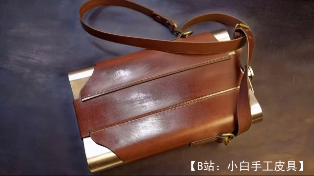 免费版型皮革酒壶 ~ 64 盎司，来自 GizmoLT - 3