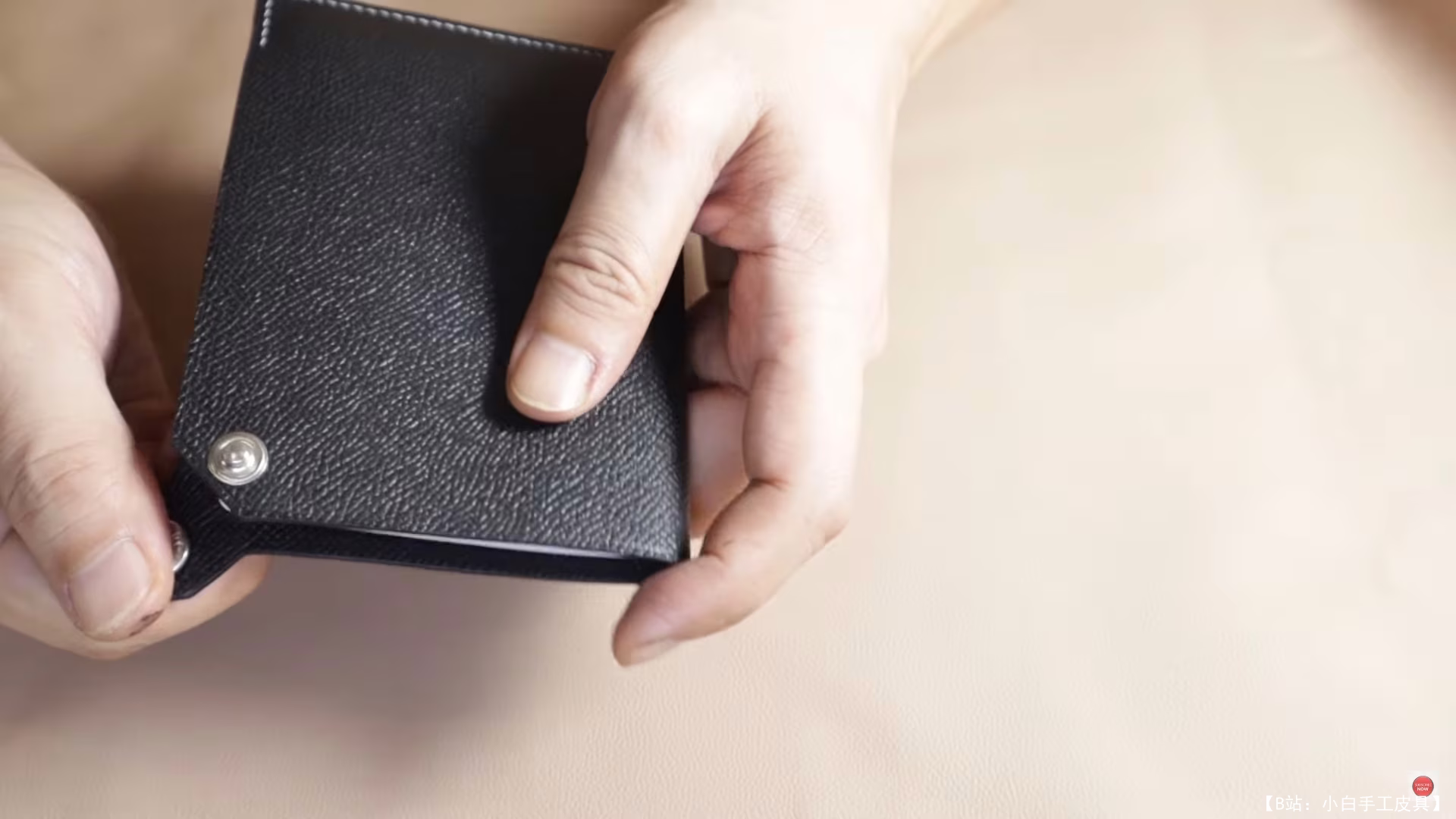 Mx LeatherWorks 免费版型护照套 - 1