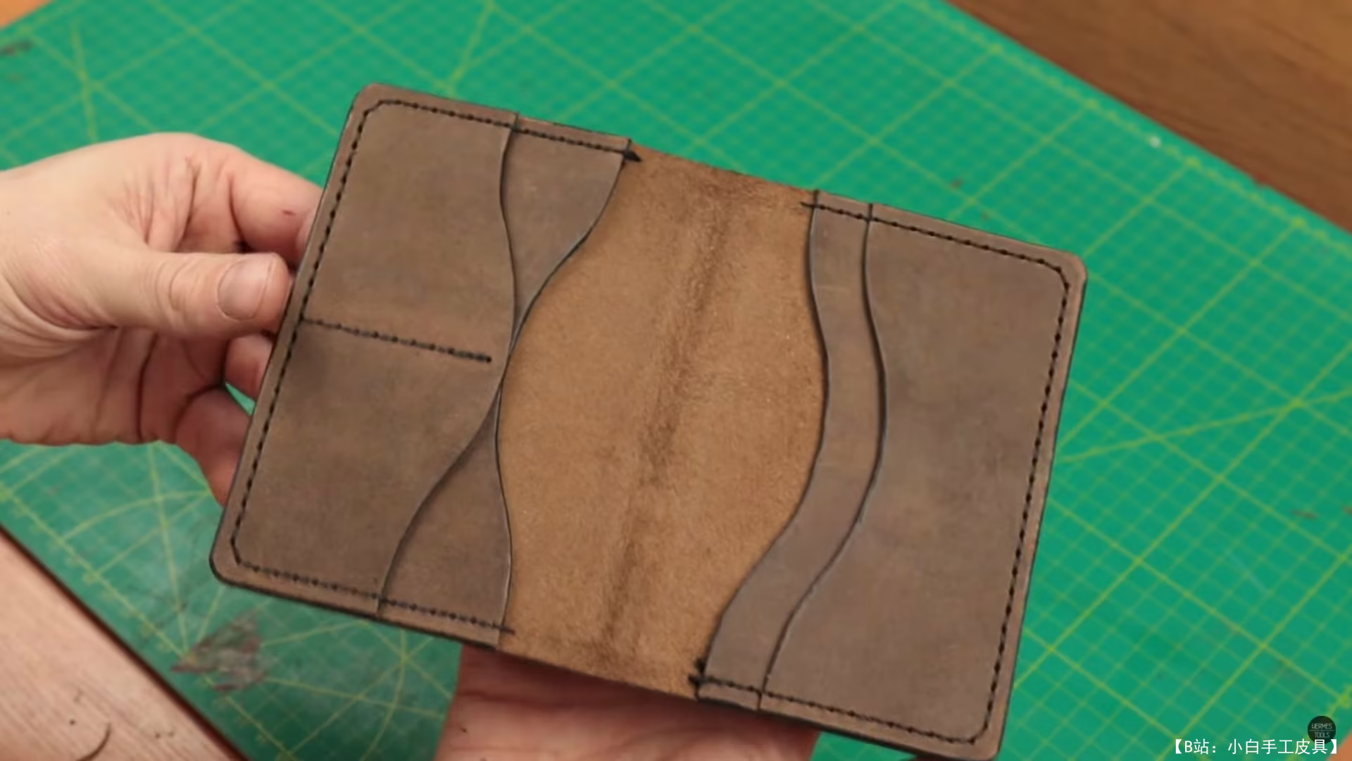 Hermes_Tools 皮革制成的免费版型护照套 - 1