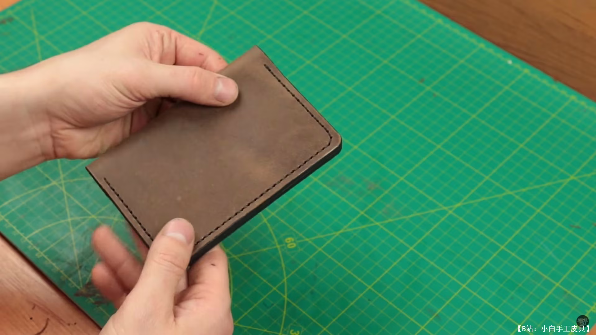 Hermes_Tools 皮革制成的免费版型护照套 - 2