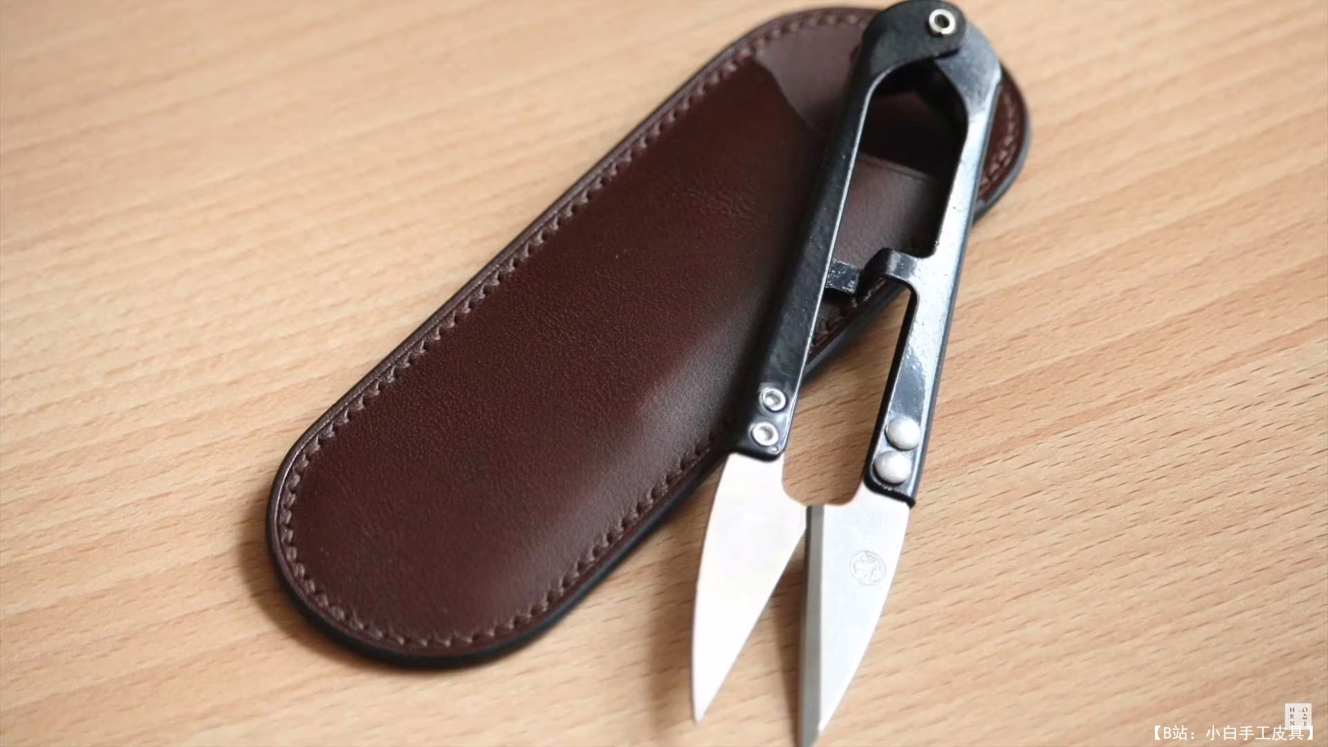 HORANE Leather 免费版型剪刀盒 - 1