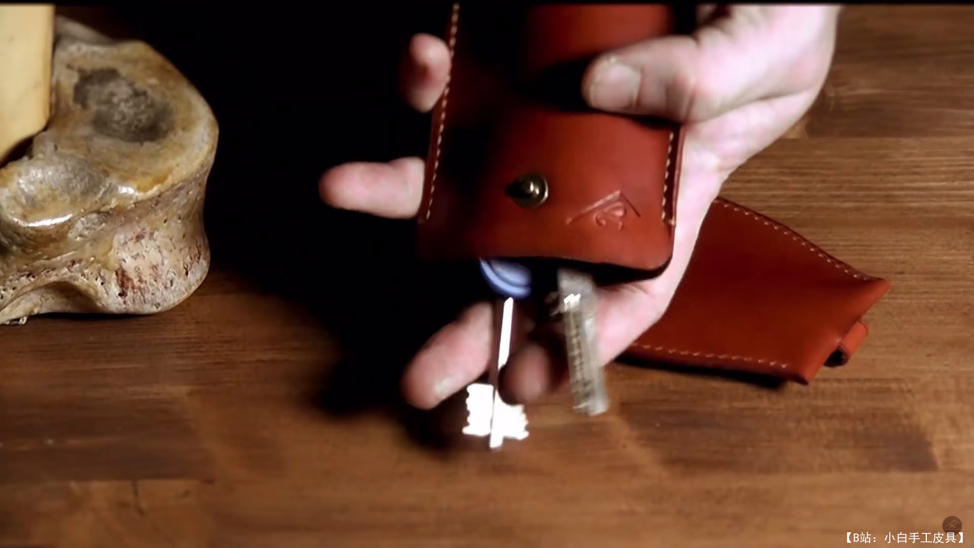 Max L'ermite 设计的免费皮革钥匙扣模板 - 3