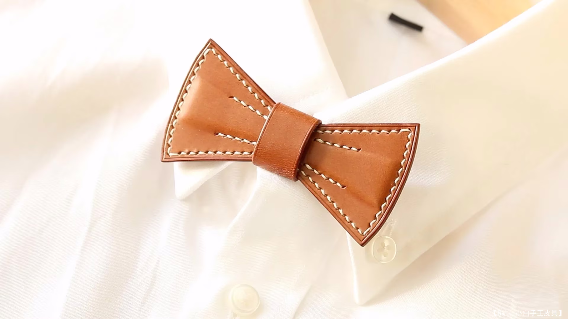 来自 HORANE 的免费版型皮革领结 - 1