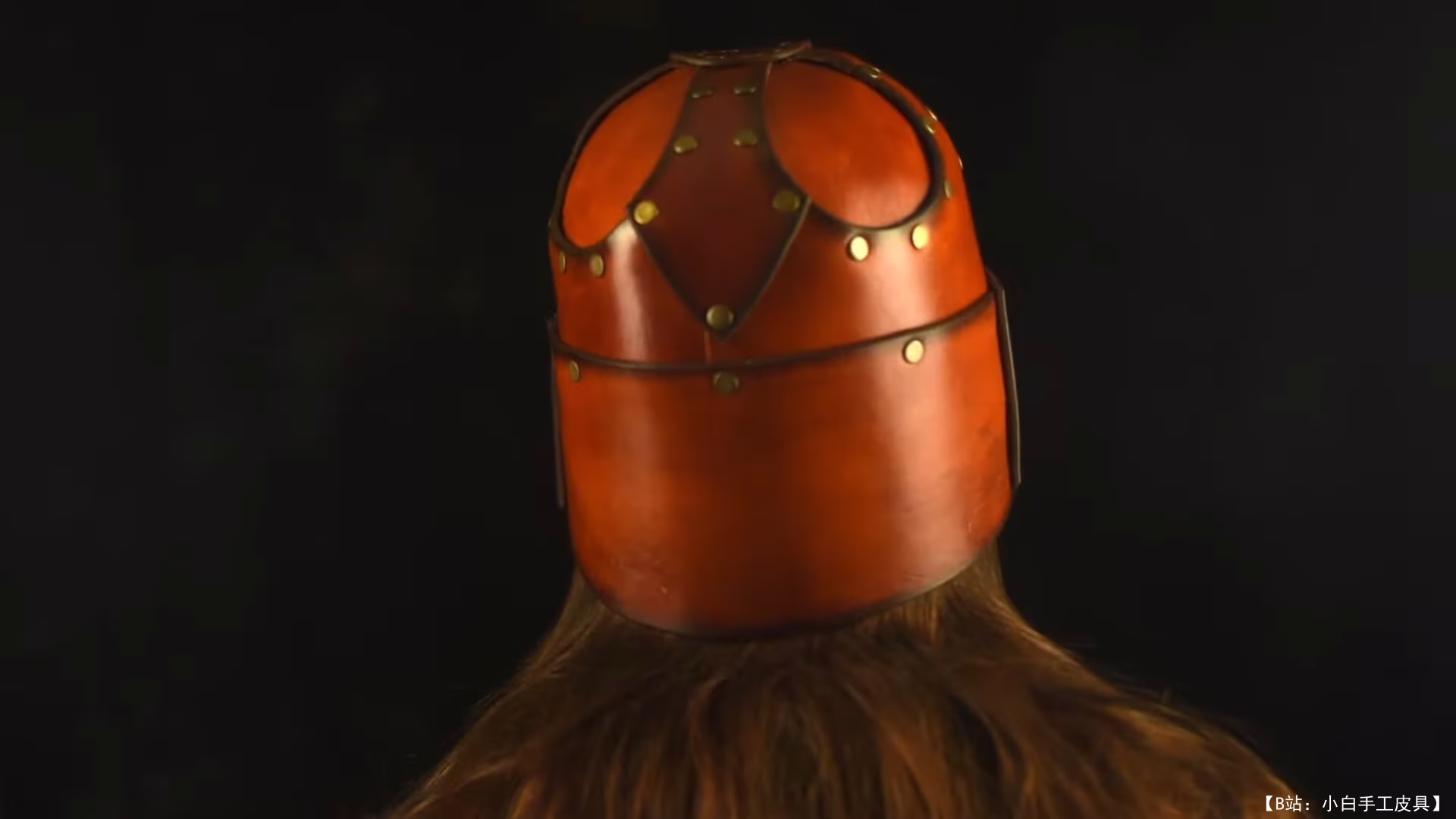 来自 LeatherHub 的中世纪骑士的免费版型皮革头盔 - 3