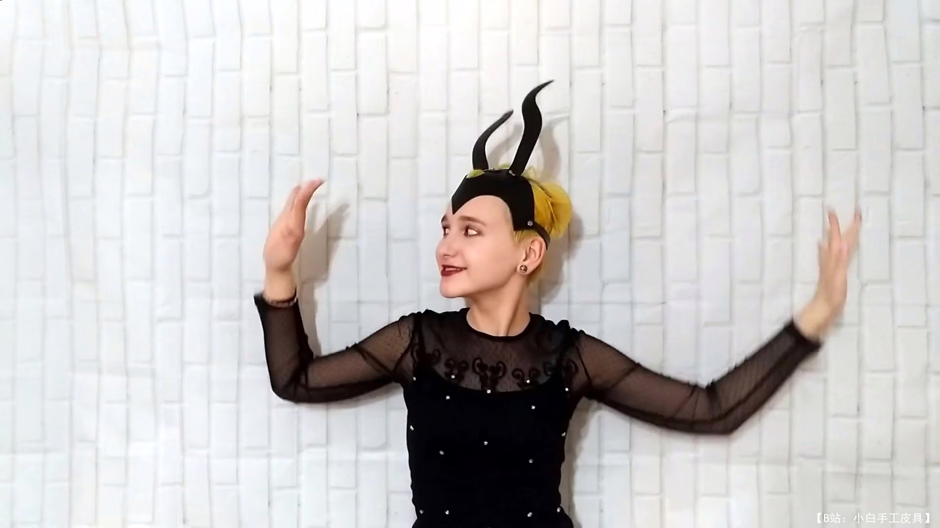 Yana Gauf 皮革制成的免费版型面具“Maleficent” - 3