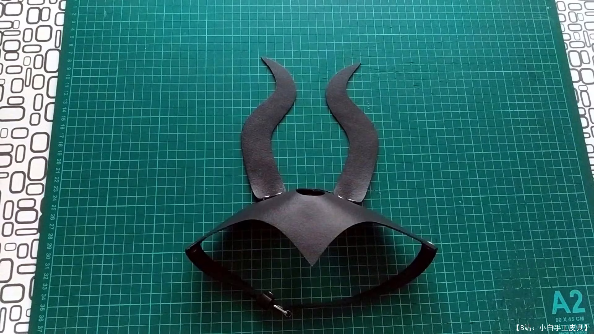 Yana Gauf 皮革制成的免费版型面具“Maleficent” - 4