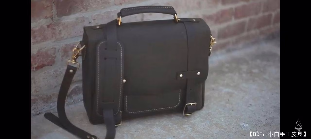 传统品牌的免费公文包模板 - 1