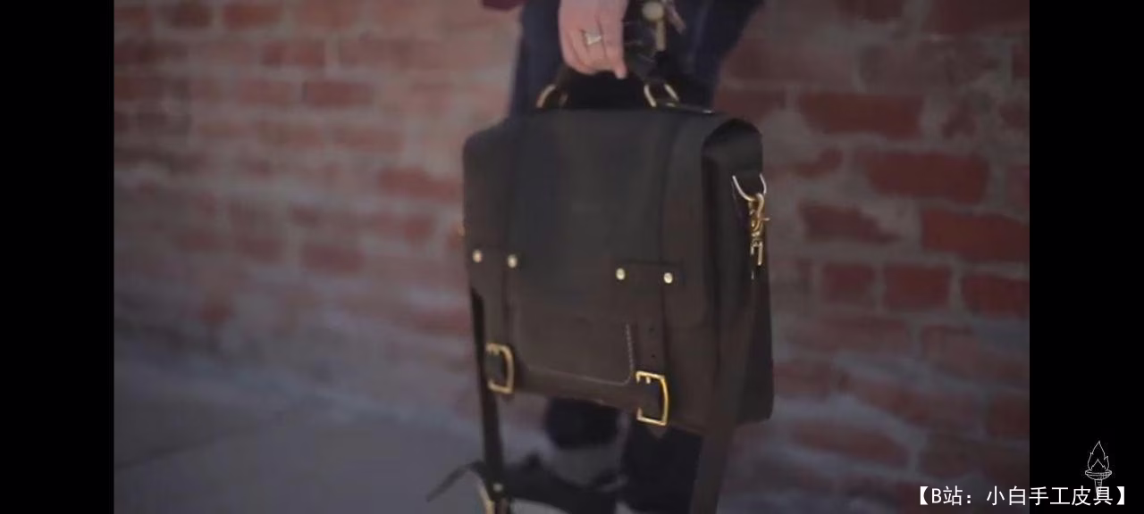 传统品牌的免费公文包模板 - 2