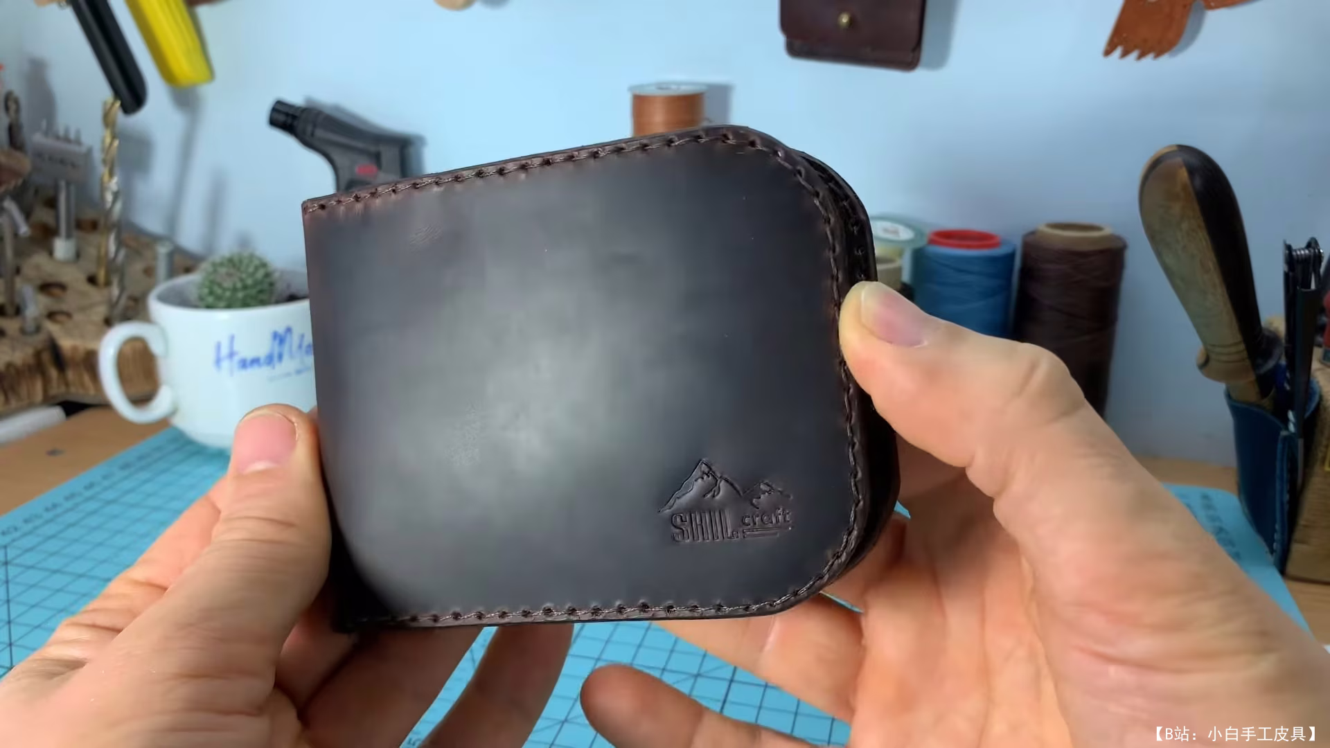 由 The Craftsman John 设计的带圆角零钱夹的双折钱包 - 2