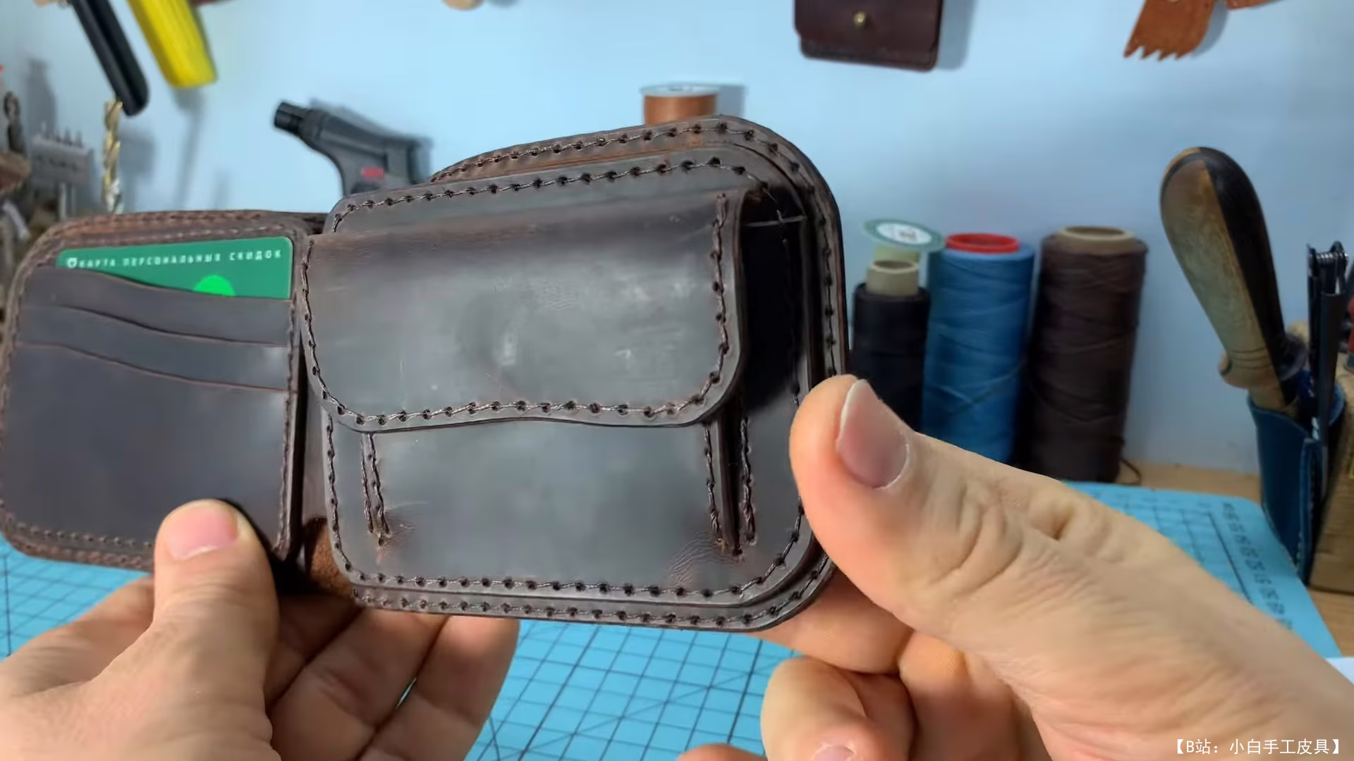 由 The Craftsman John 设计的带圆角零钱夹的双折钱包 - 3