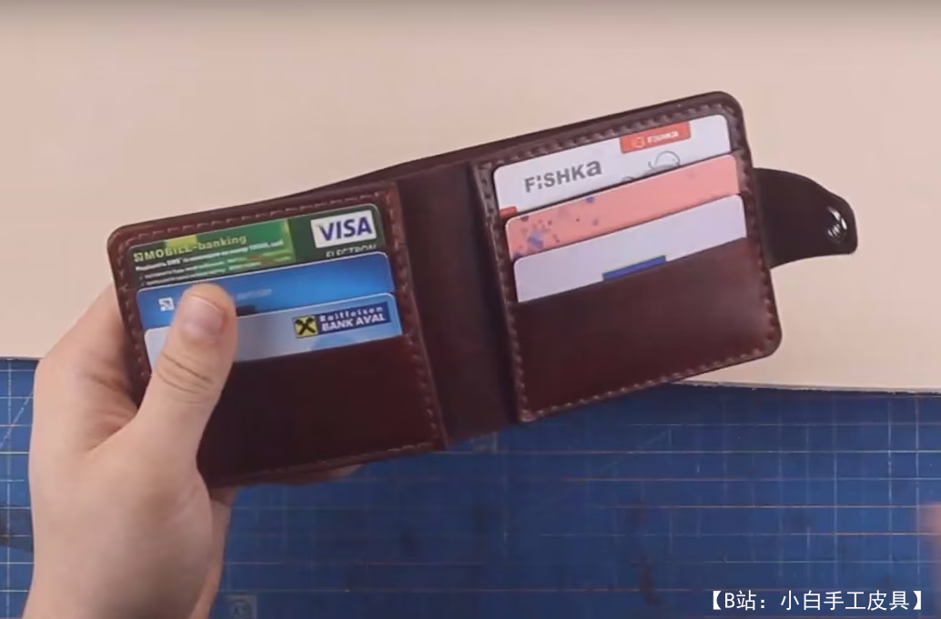 经典双折钱包，带 6 个卡位 - 1