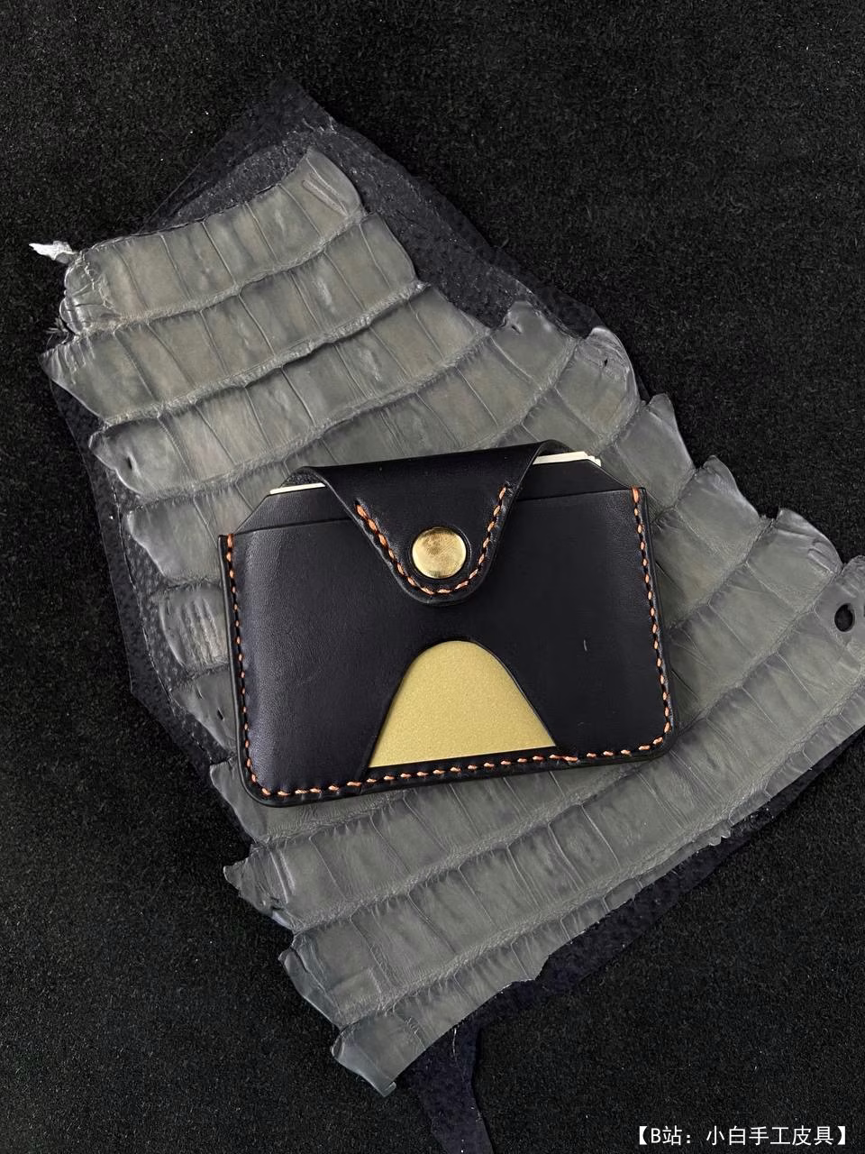 Noah studios 制作的带翻盖的免费持卡人版型 - 2