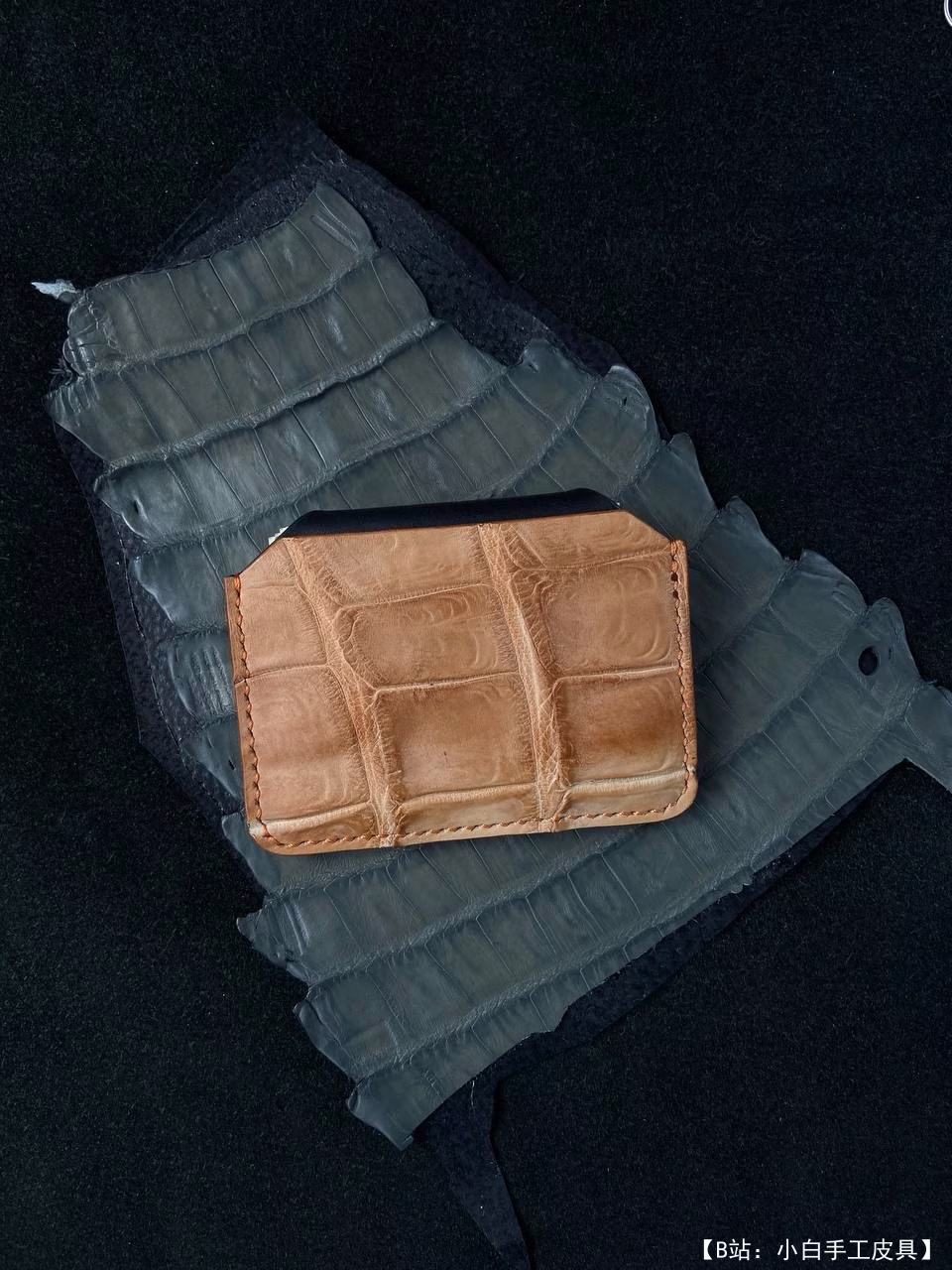 Noah studios 制作的带翻盖的免费持卡人版型 - 4