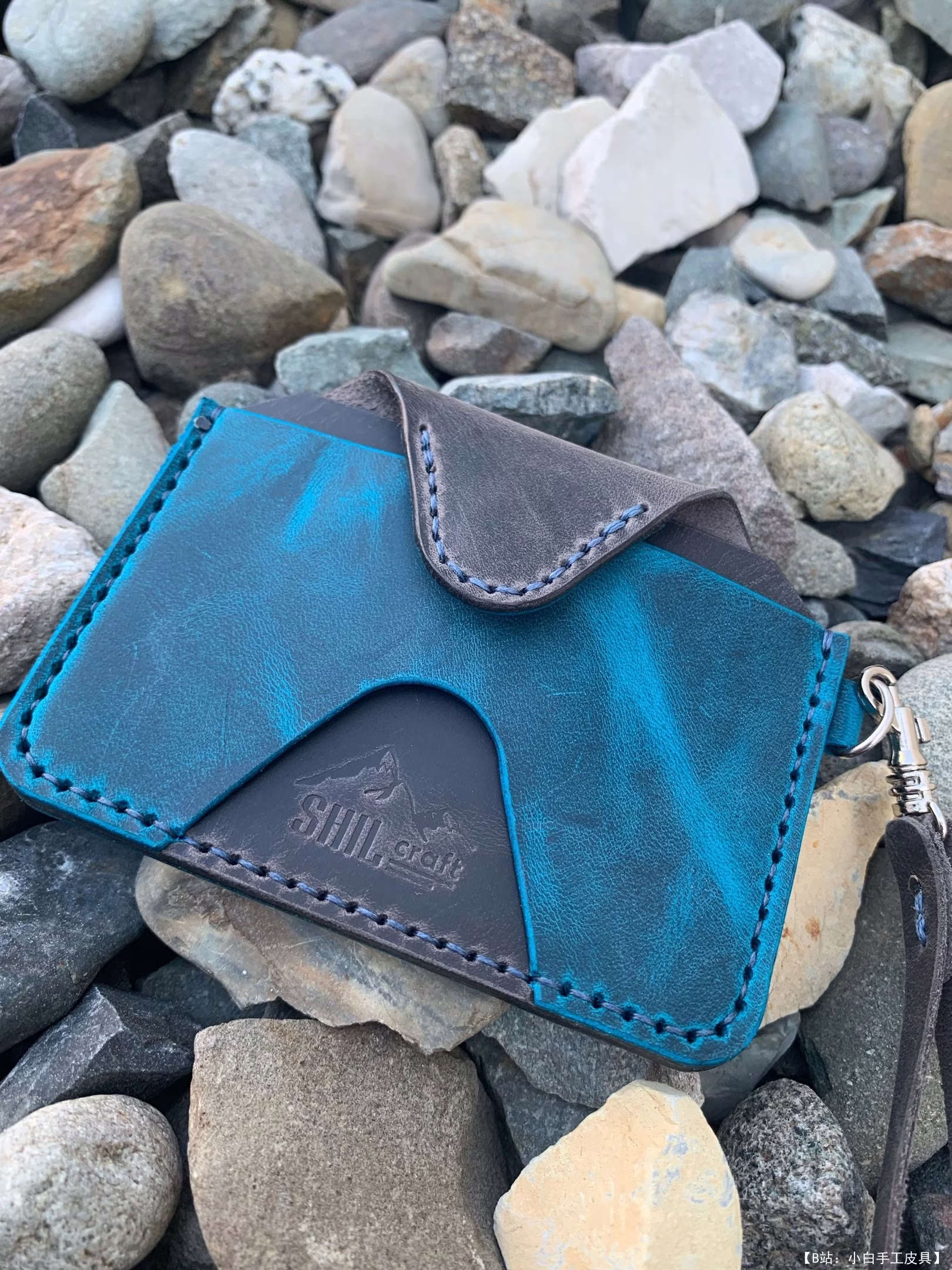 Noah studios 制作的带翻盖的免费持卡人版型 - 6