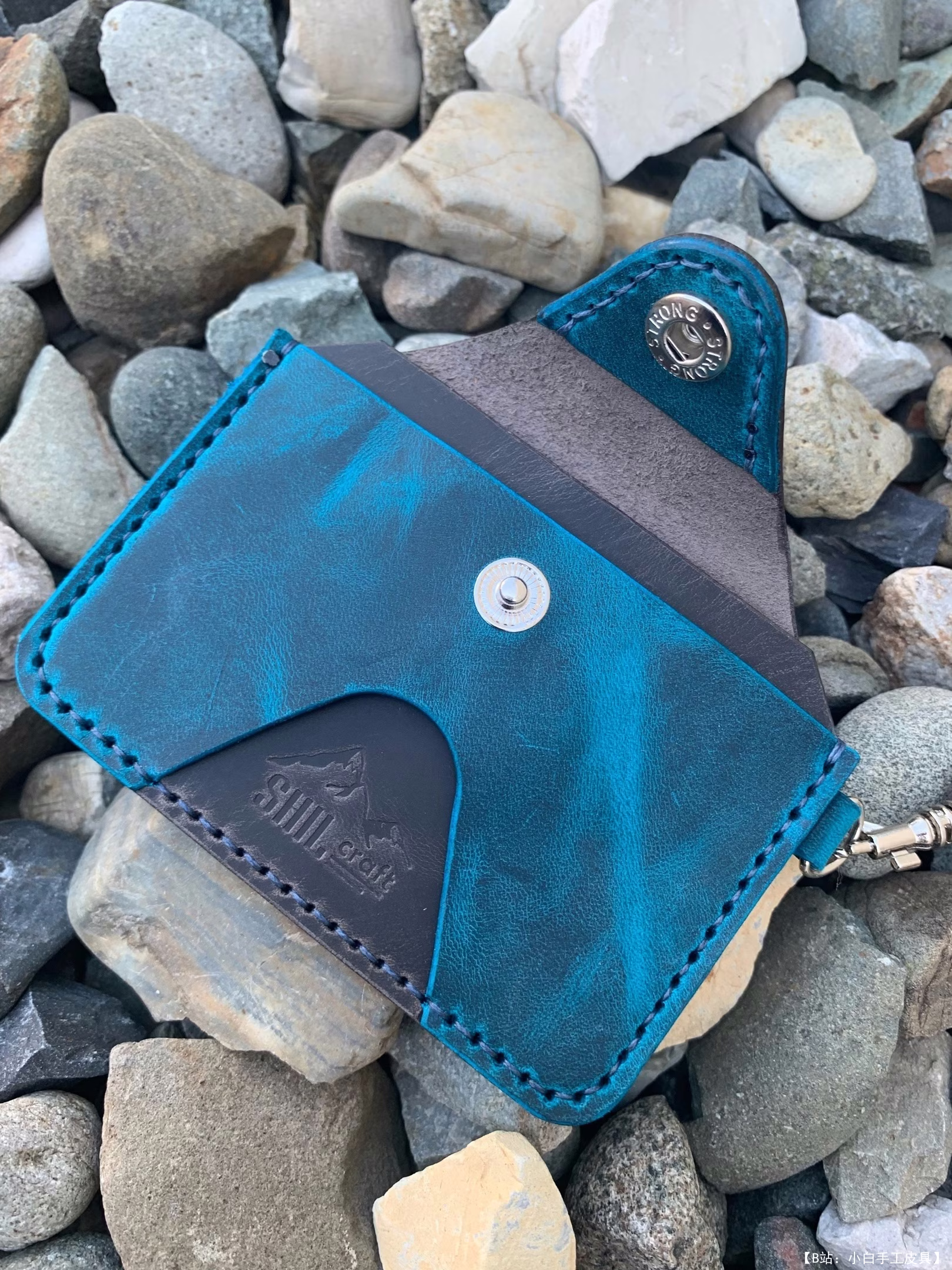 Noah studios 制作的带翻盖的免费持卡人版型 - 7