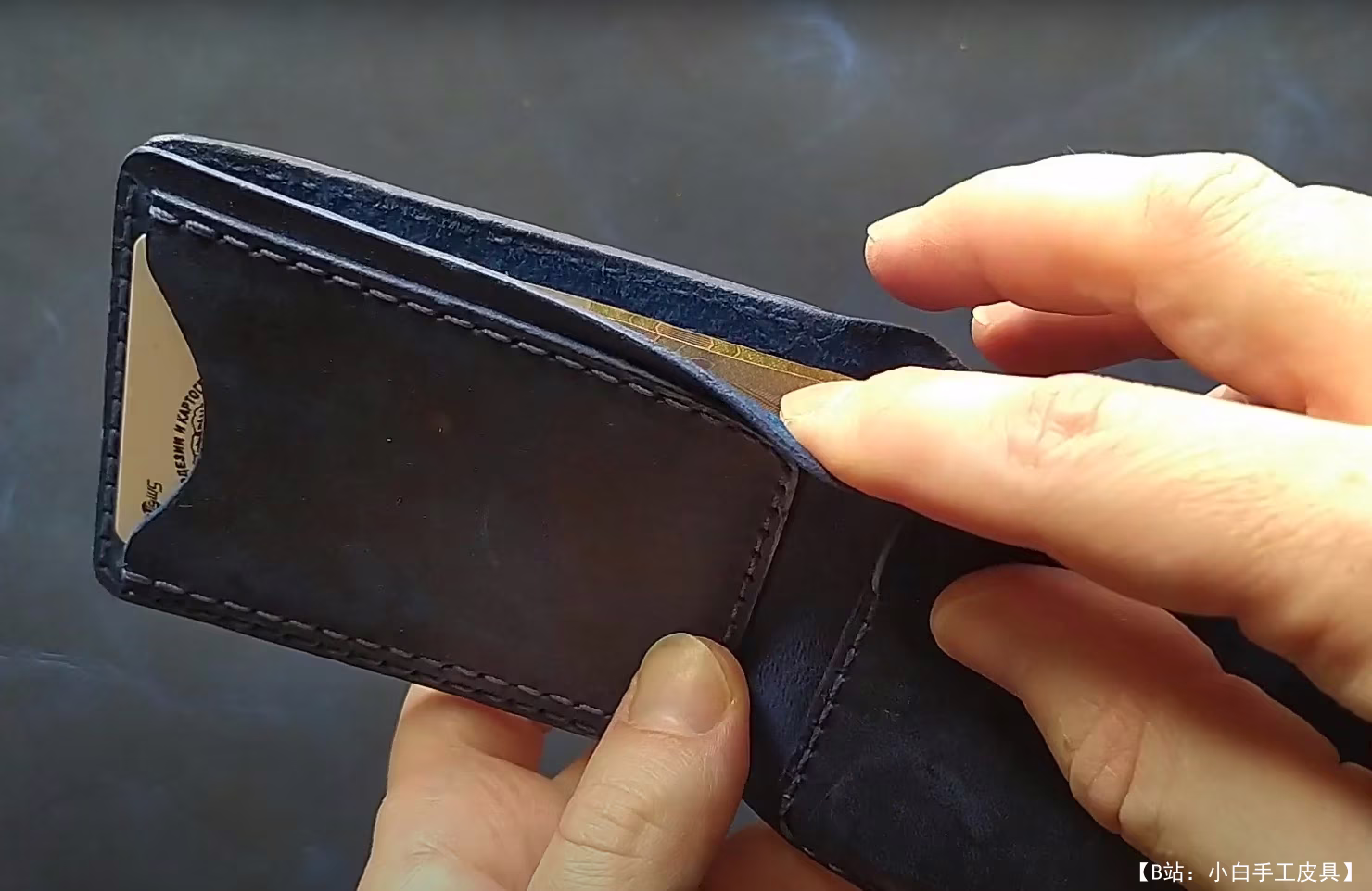 Light_S 'Xela_Bold' 设计的免费硬币双折钱包模板 - 5