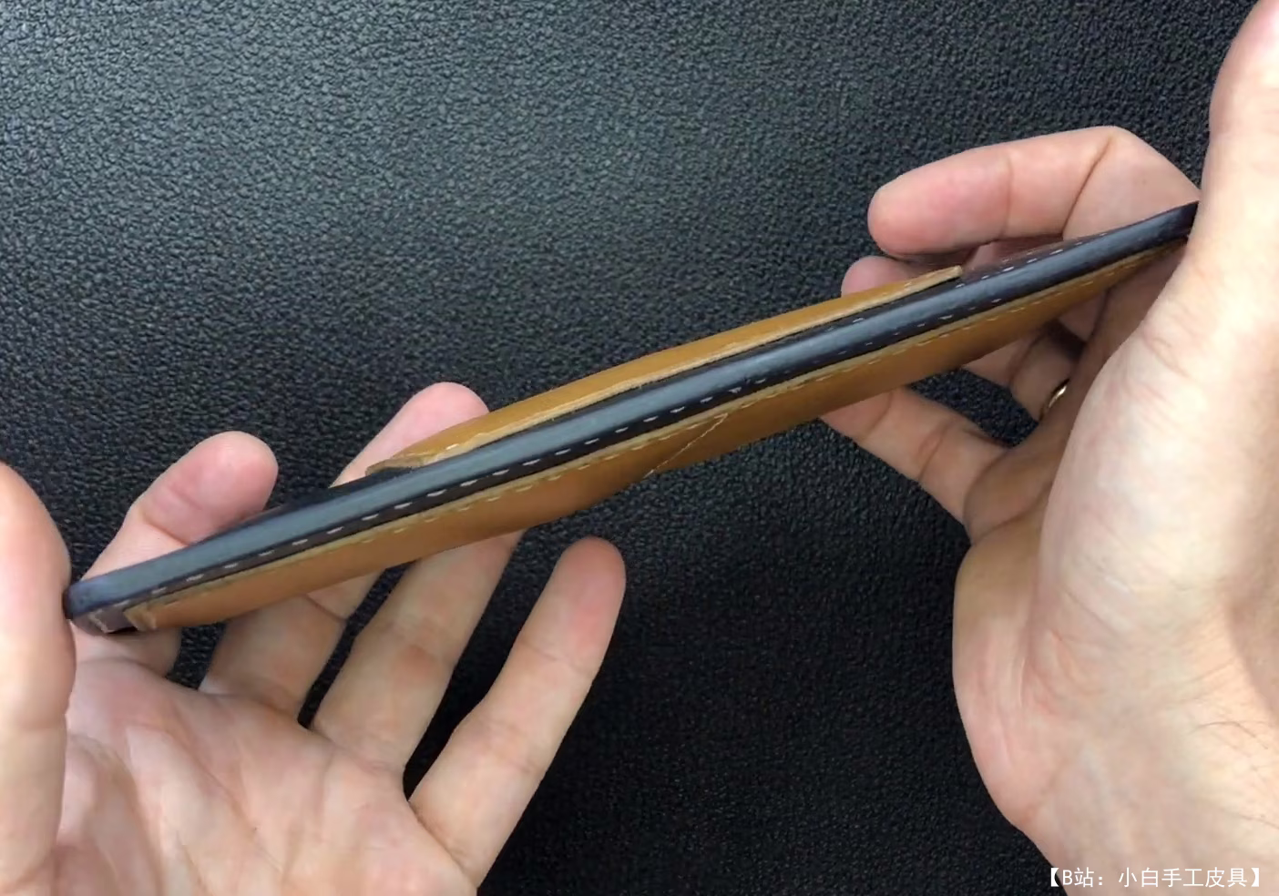 由 Xanderbelik 设计的免费紧凑型钱包模板 - 2