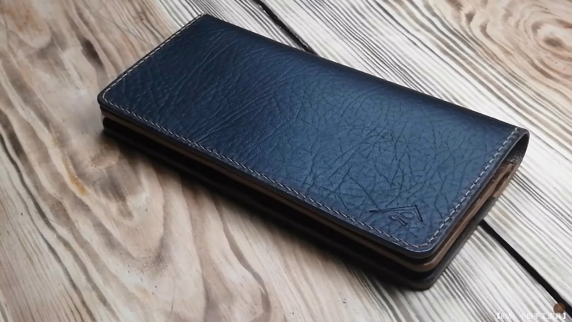 Max L'ermite 提供的免费更长钱包模板 - 1