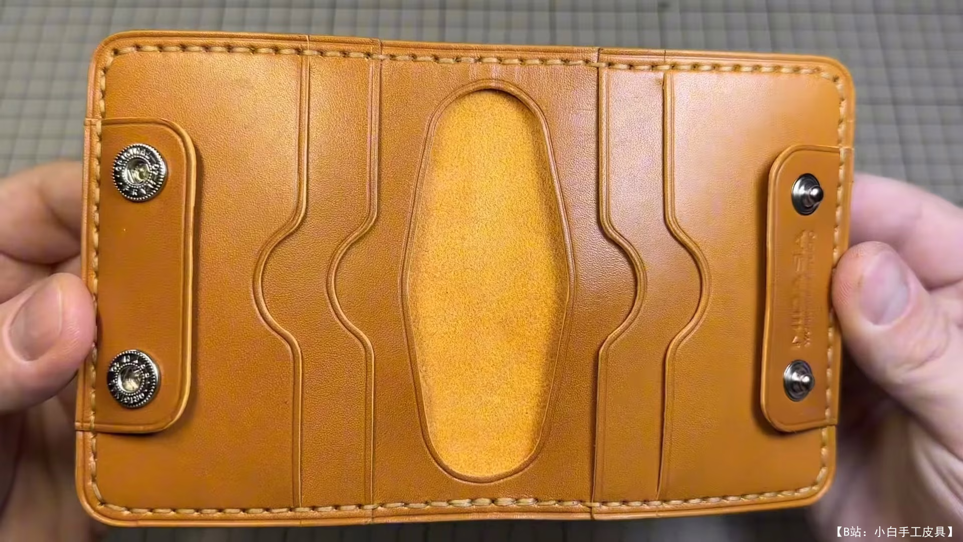 来自 Midasa Workshop 的免费版型紧凑型不寻常钱包 - 2