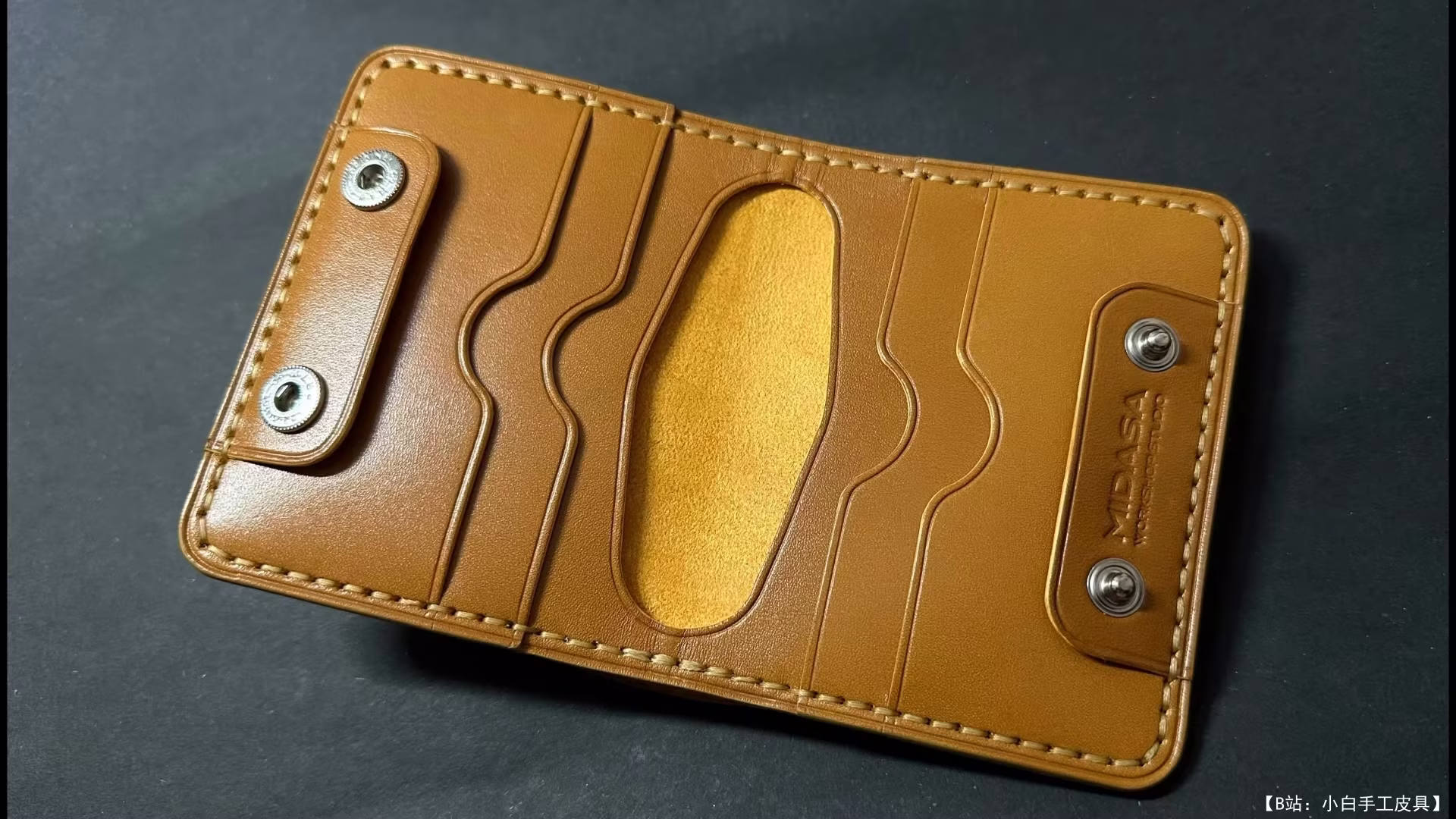 来自 Midasa Workshop 的免费版型紧凑型不寻常钱包 - 7