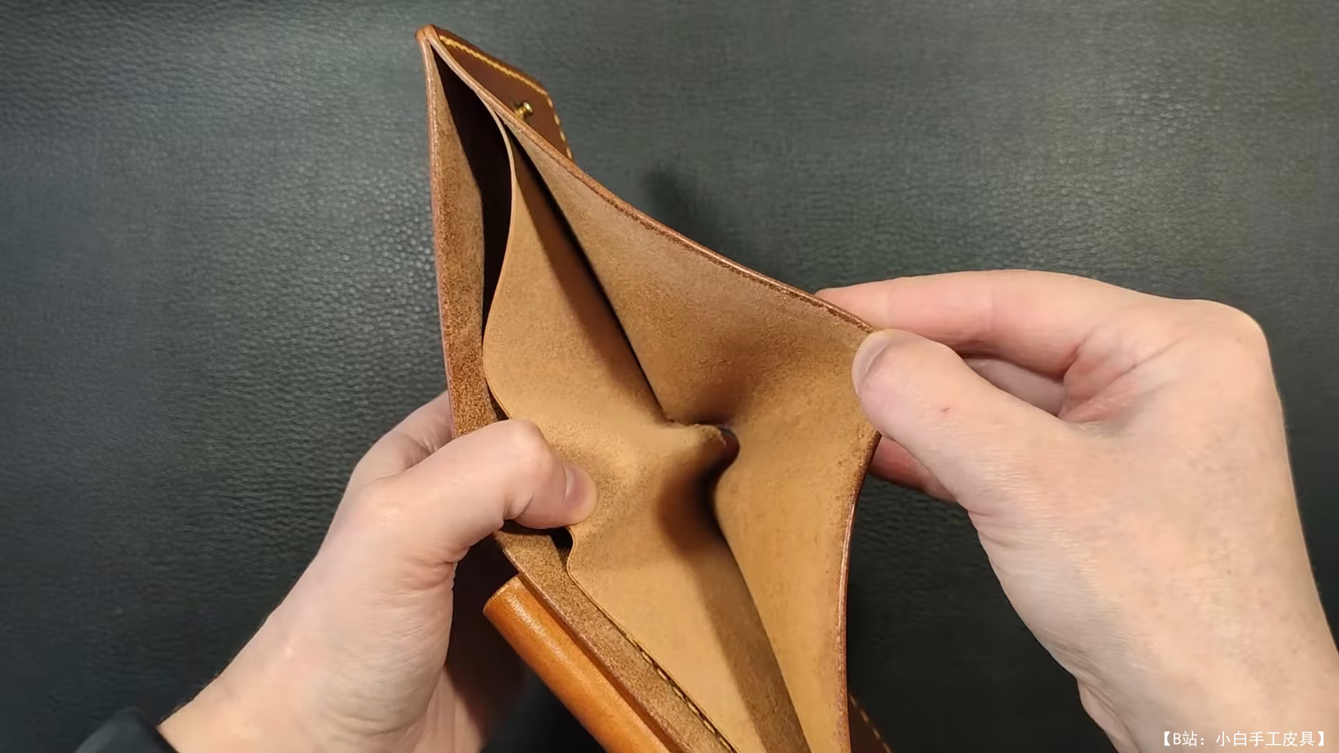 Zodiac Bulgaria 带零钱袋的双折钱包的免费版型 - 10